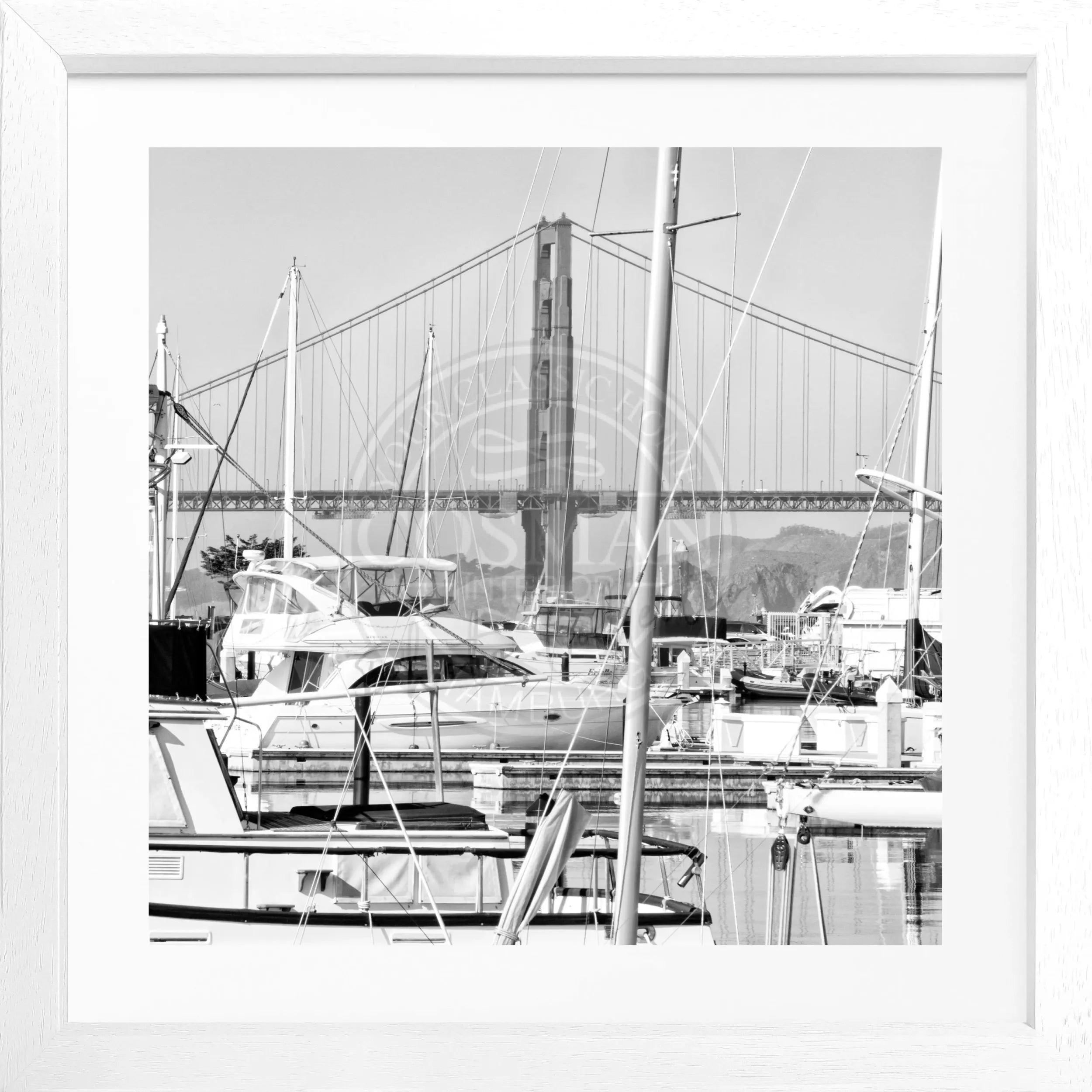 Schwarz-weißer Poster mit Rahmen von Cosman-Photocollection, Golden Gate Bridge in San Francisco, quadratisches 55x55cm Motiv.