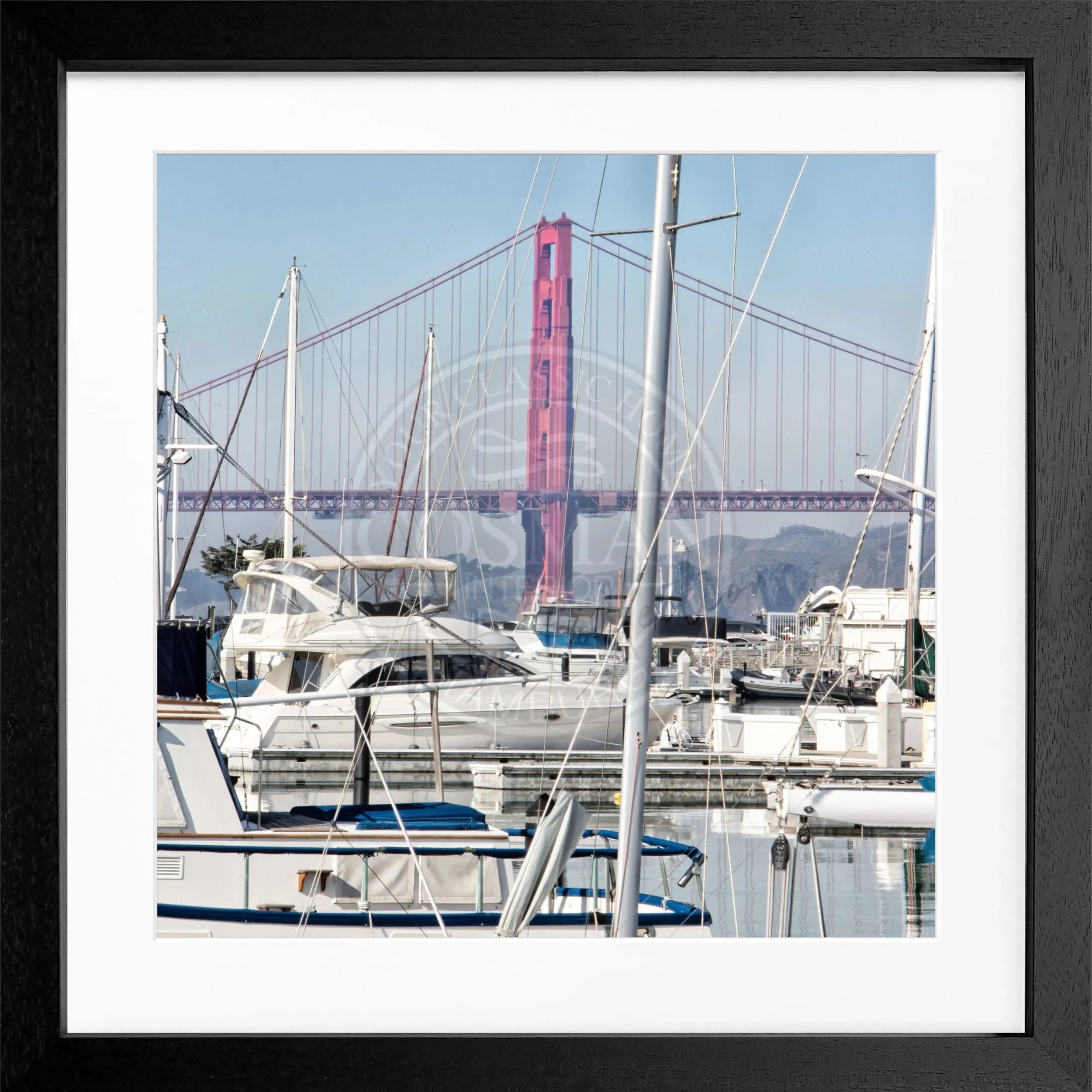 Schwarz-weißer Poster mit Rahmen von Cosman-Photocollection, Golden Gate Bridge in San Francisco, quadratisches 55x55cm Motiv.