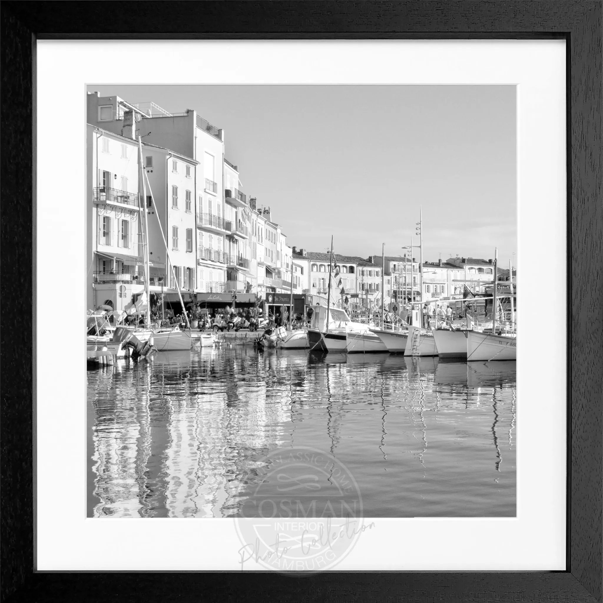 Schwarz-weiß Poster mit Rahmen ’Hafen’ Saint Tropez von Cosman-Photocollection, quadratisch 55x55 cm, maritimes Hafenmotiv