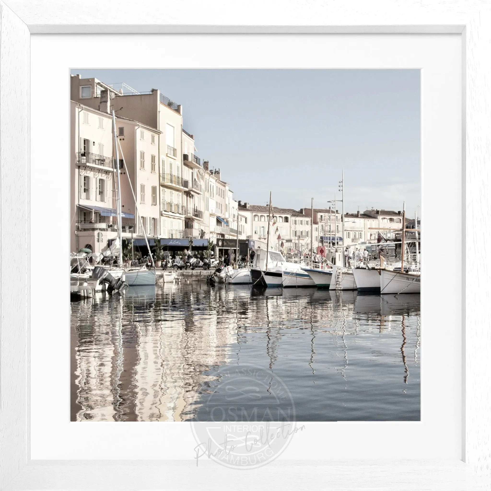 Schwarz-weiß Poster mit Rahmen ’Hafen’ Saint Tropez von Cosman-Photocollection, quadratisch, 55x55cm, maritime Stadtansicht