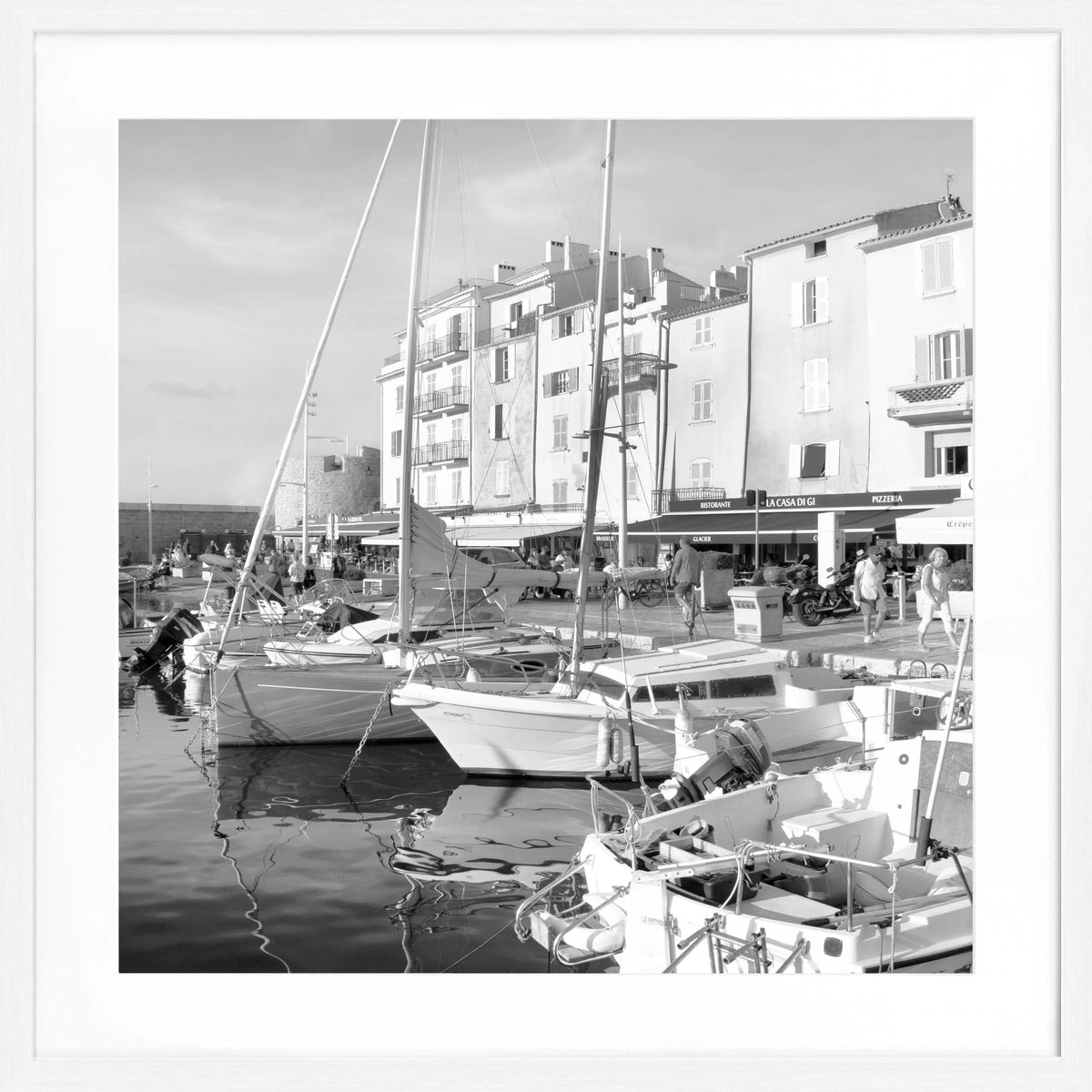 Schwarz-weiß Poster mit Rahmen 'Hafen' Saint Tropez, quadratisch 55x55cm, von Cosman-Photocollection, maritime Stadtansicht