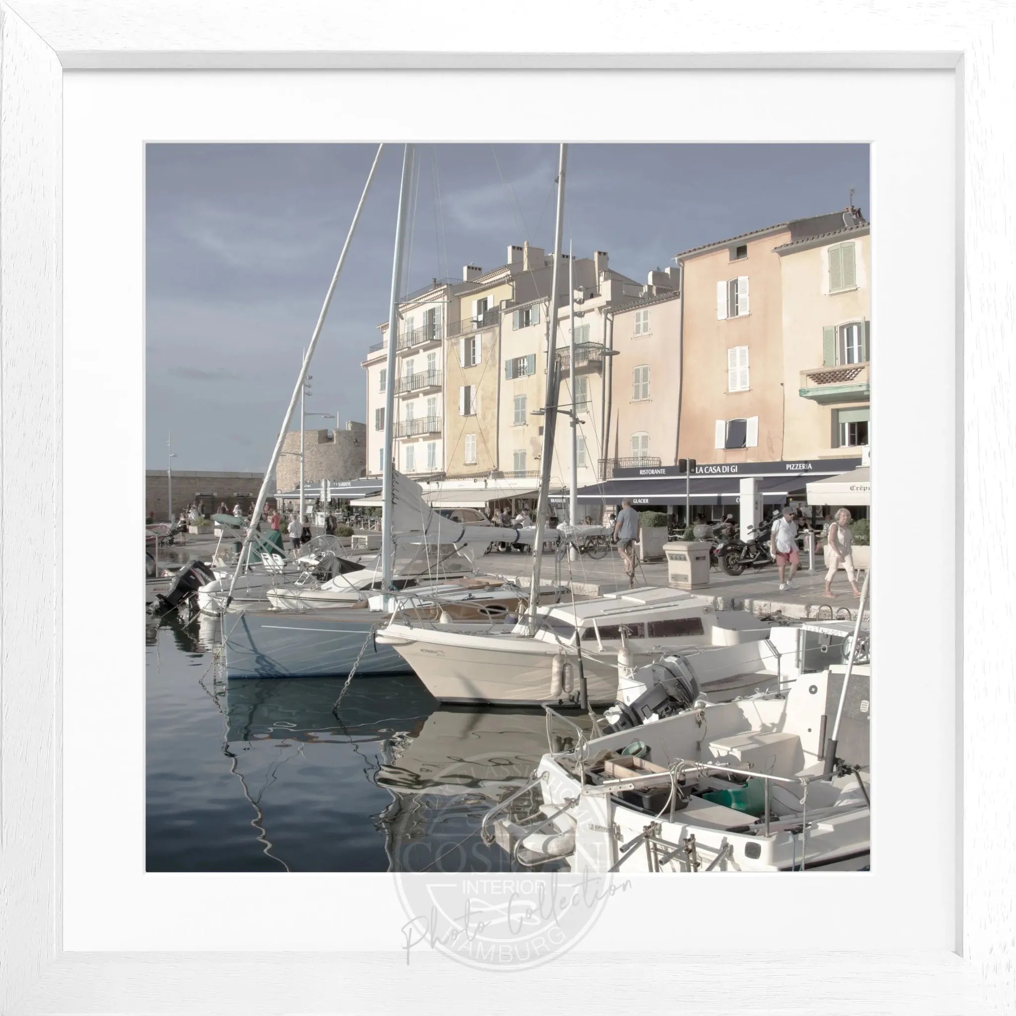 Schwarz-weiß Poster mit Rahmen 'Hafen' Saint Tropez, quadratisches Wandbild von Cosman-Photocollection, 55x55 cm
