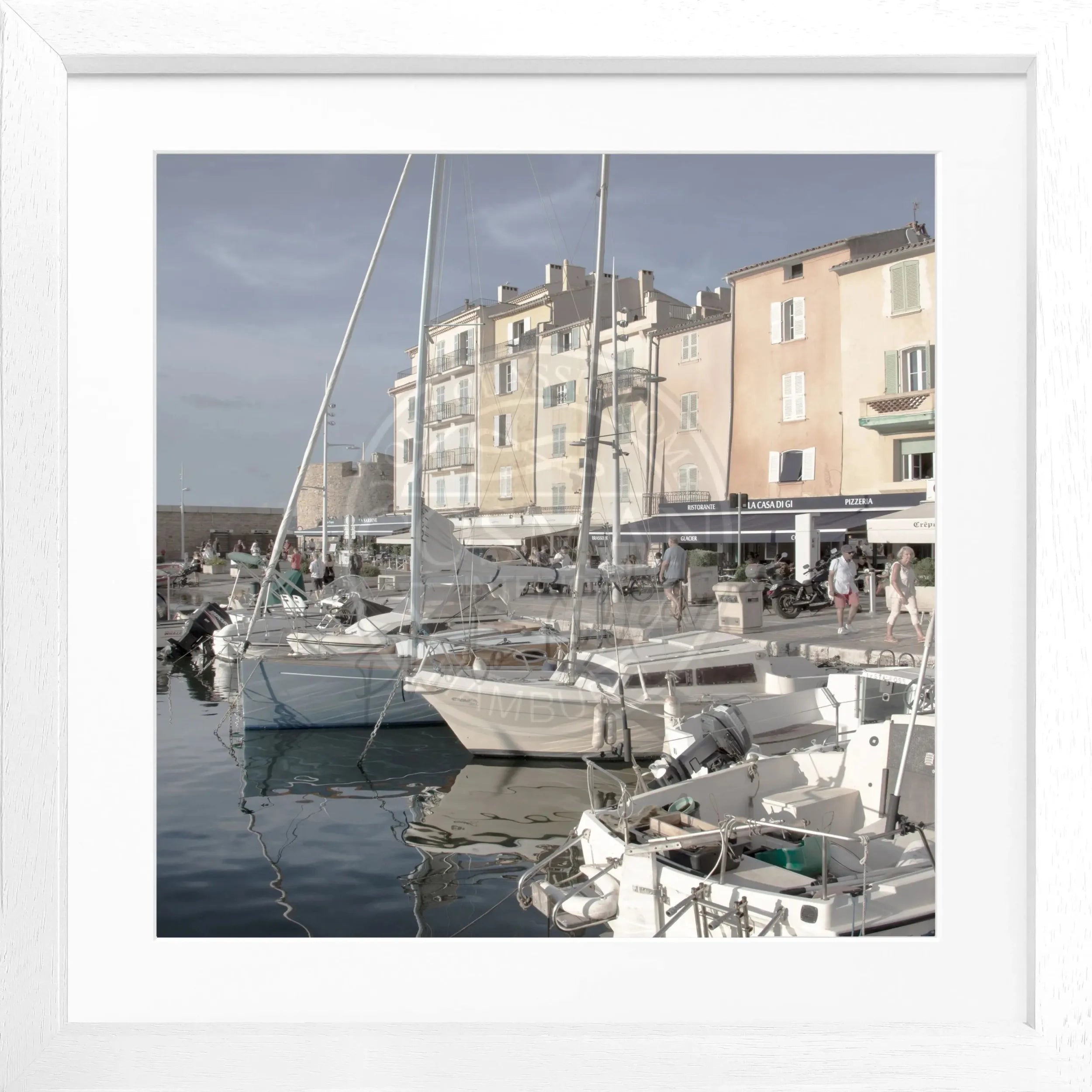 Schwarz-weiß Poster mit Rahmen 'Hafen' Saint Tropez, quadratisches Wandbild von Cosman-Photocollection, 55x55 cm