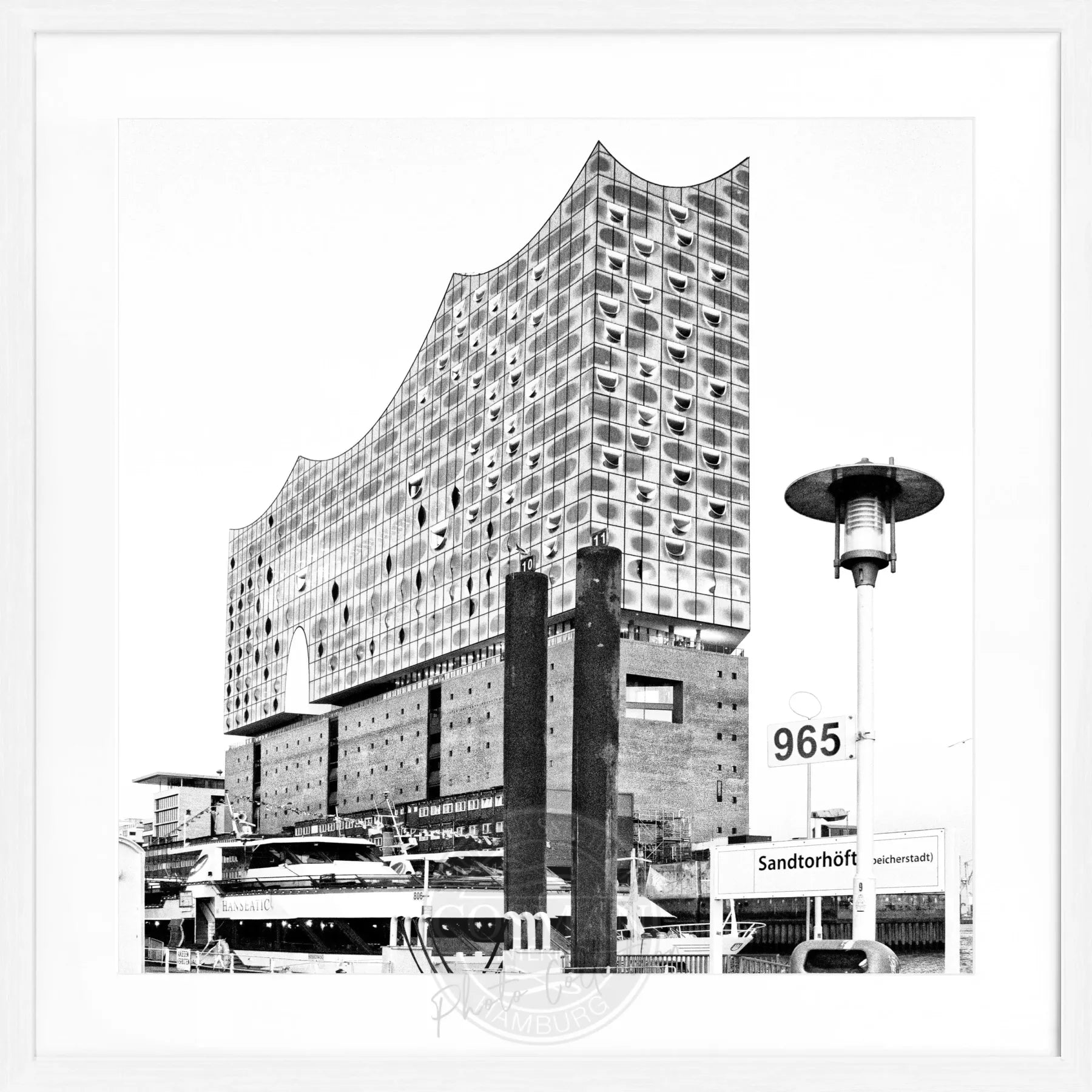 Schwarz-weiß Poster der Elbphilharmonie in Hamburg mit schwarzem Rahmen, quadratisch, von Cosman-Photocollection, 55x55cm