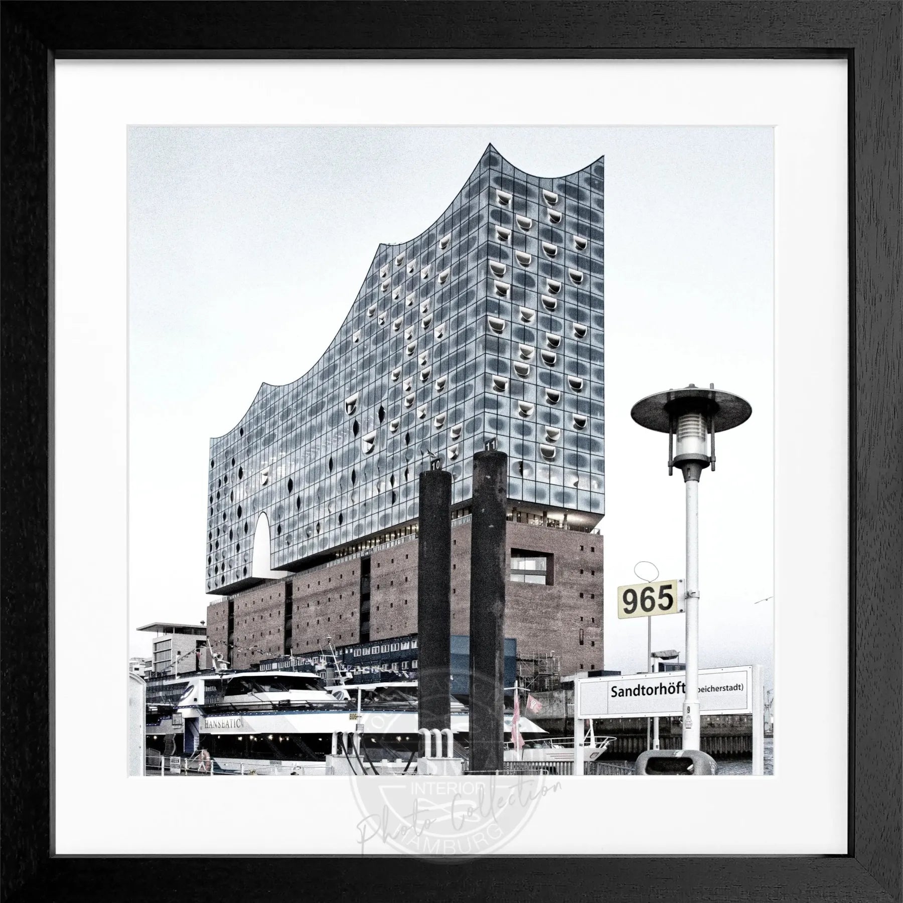 Schwarz-weiß Poster mit Rahmen von Cosman-Photocollection, Hamburg Elbphilharmonie, quadratisch 55x55cm, modernes Wandbild