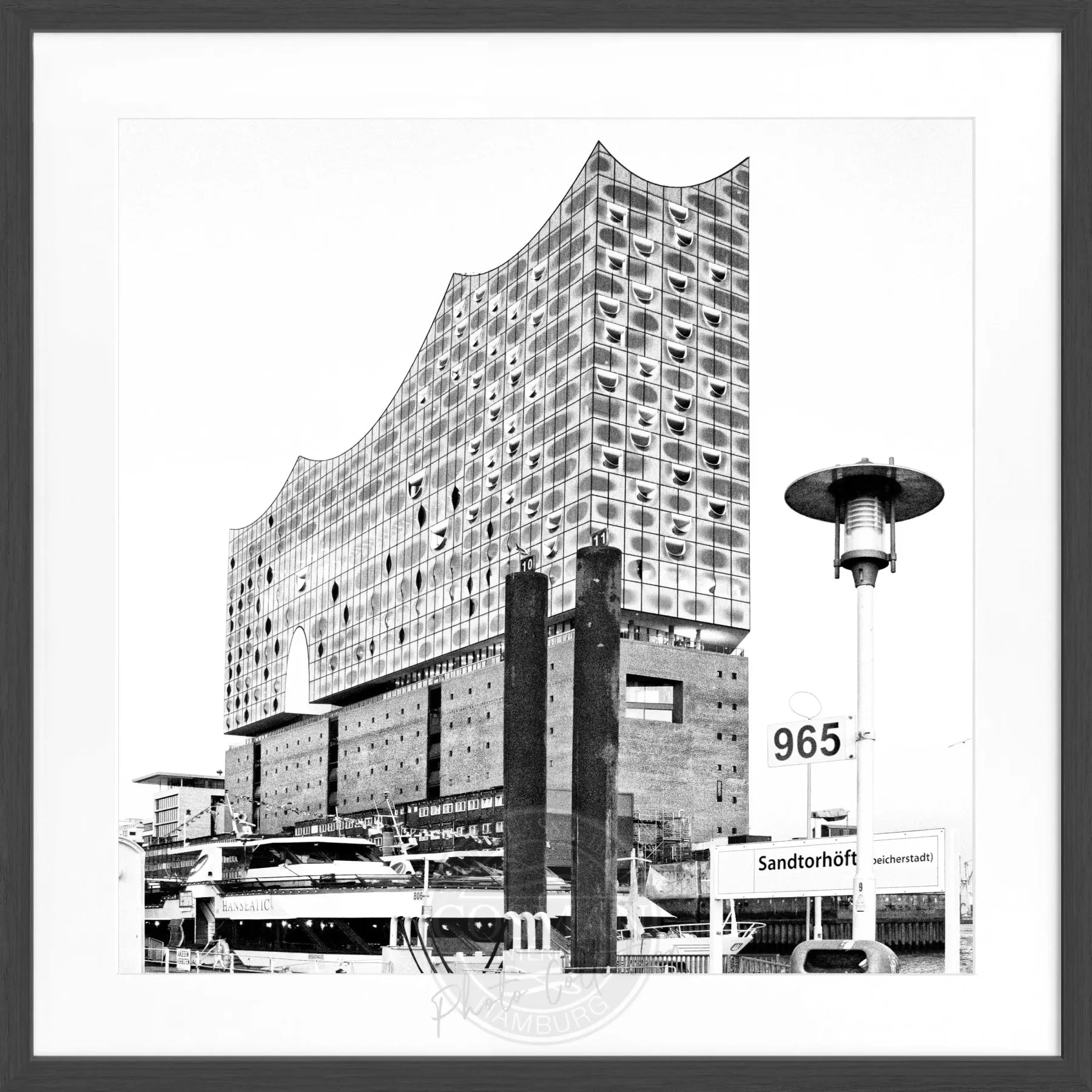 Schwarz-weiß Poster mit Rahmen von Cosman-Photocollection, Hamburg Elbphilharmonie, quadratisch 55x55cm, Kunstdruck.