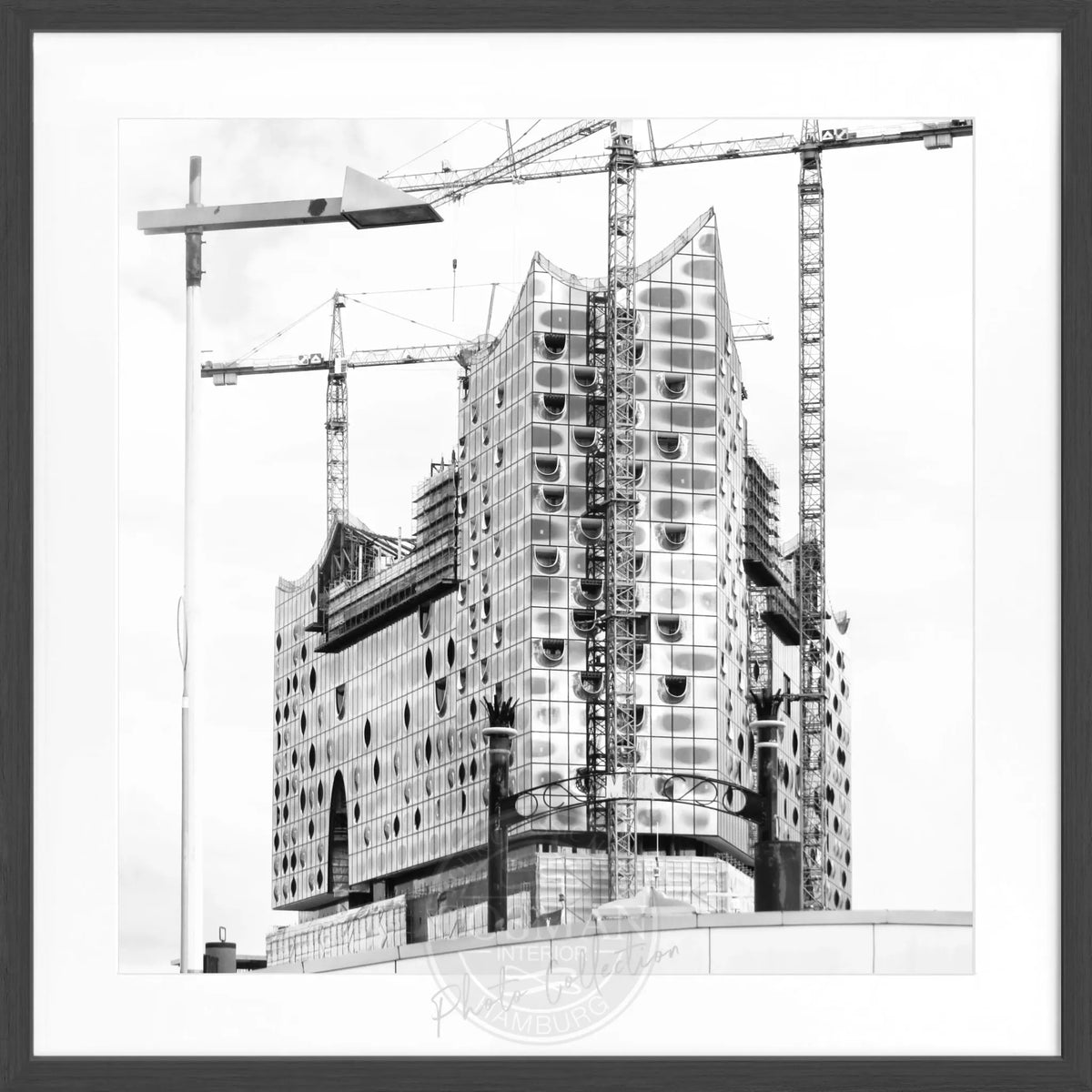 Schwarz-weiß Poster mit Holzrahmen, Hamburg Elphi Motiv, quadratisch 55x55cm, von Cosman-Photocollection