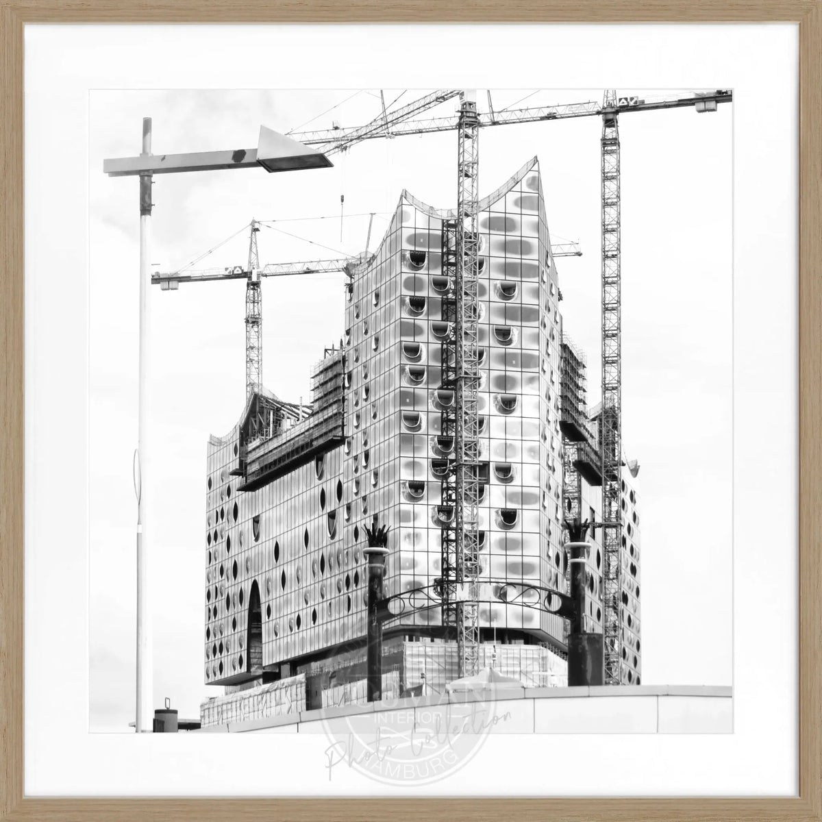 Schwarz-weiß Poster mit Rahmen von Hamburg Elphi, quadratisch, 55x55cm, von Cosman-Photocollection, Wanddekoration