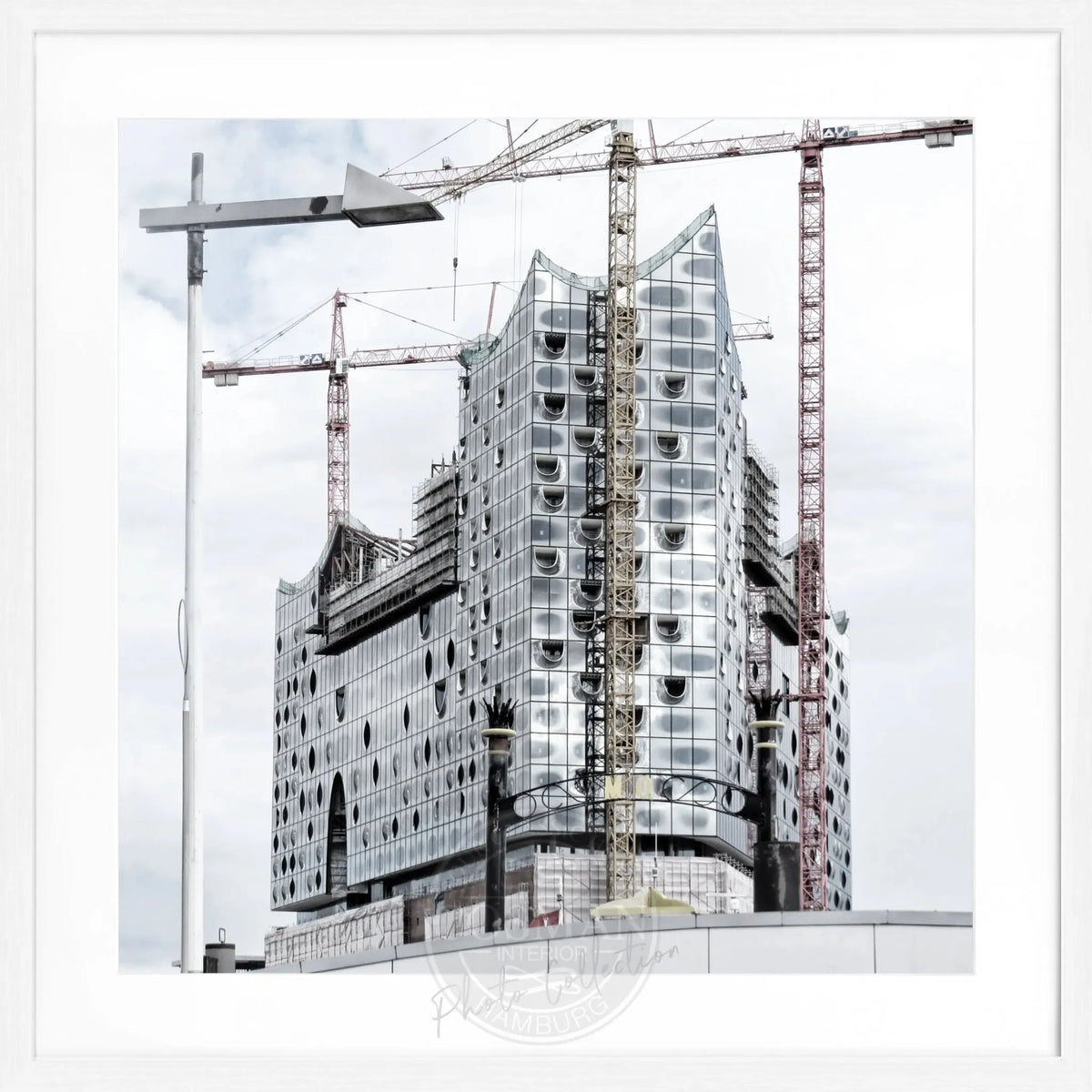 Schwarz-weißes Hamburg-Poster mit Rahmen, Motiv der Elphi, 55x55cm, von Cosman-Photocollection, quadratisch, stilvoller Wanddekoration