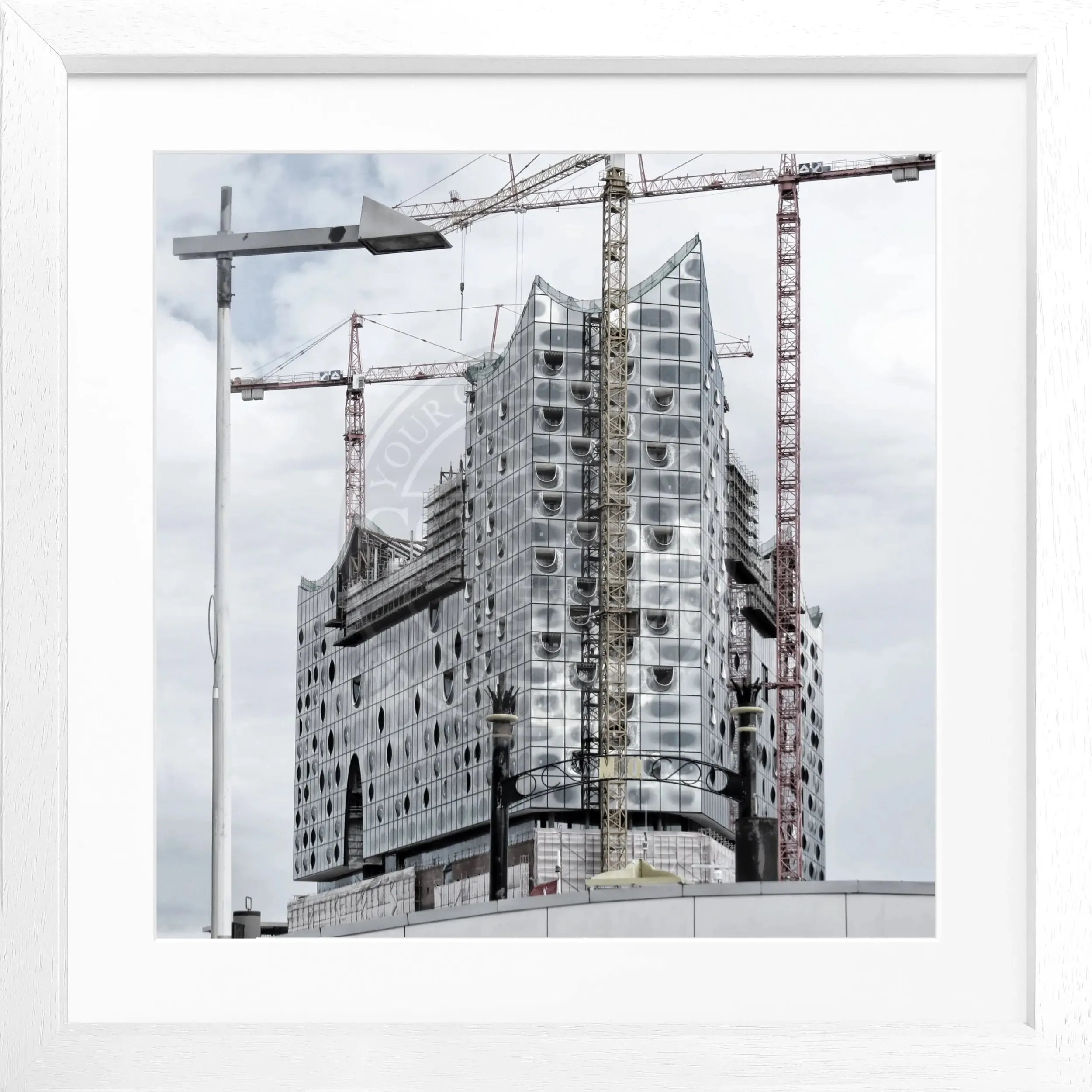 Schwarz-weiß Poster mit Rahmen von Hamburg 'Elphi' HH22, quadratisch, 55x55cm, von Cosman-Photocollection