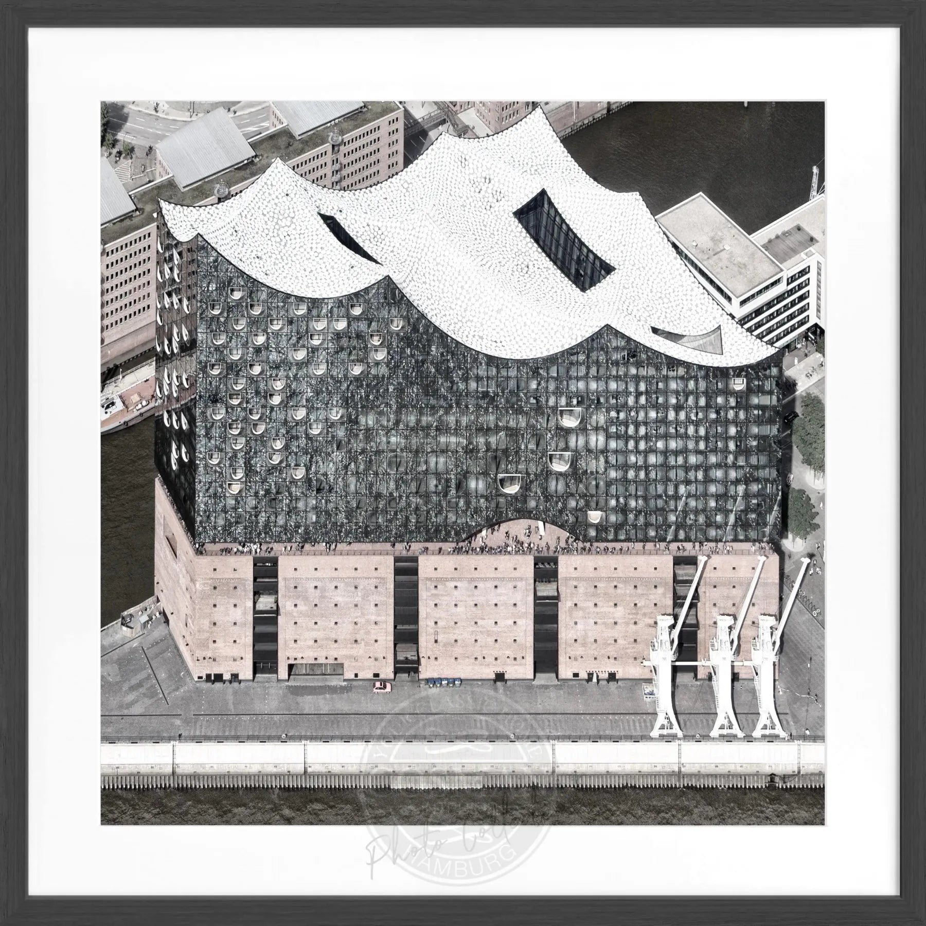 Schwarz-weiß Poster mit Rahmen von Hamburg Elphi, quadratisches Wandbild von Cosman-Photocollection, 55x55 cm