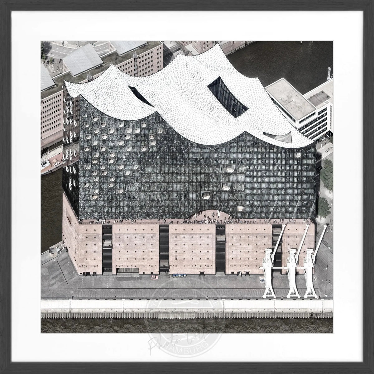 Schwarz-weiß Poster mit Rahmen von Hamburg Elphi, quadratisches Wandbild von Cosman-Photocollection, 55x55 cm