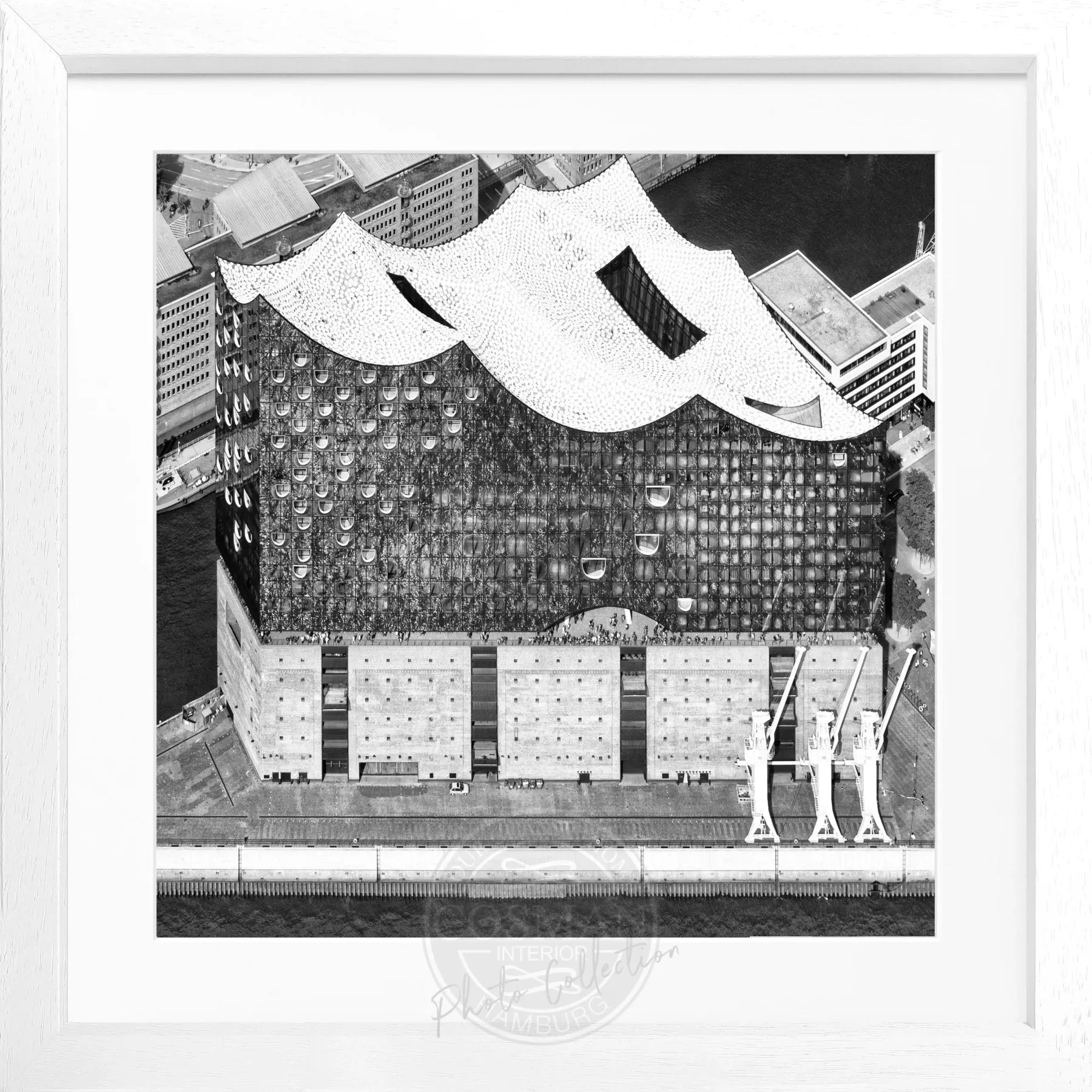 Schwarz-weiß Poster mit Rahmen Hamburg Elphi von Cosman-Photocollection, quadratisch 55x55cm, urbanes Stadtmotiv