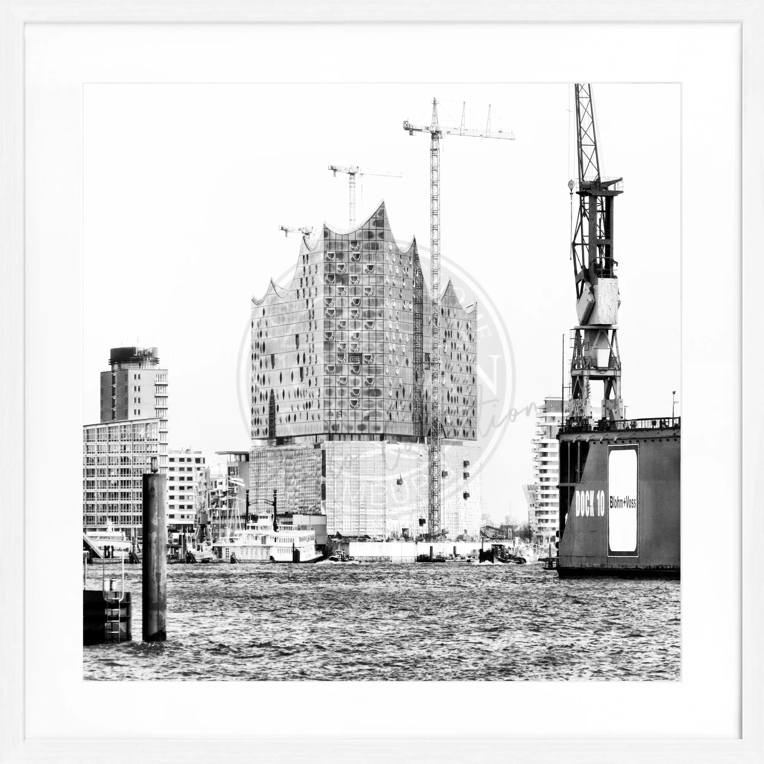 Schwarz-weiß Poster mit Rahmen von Hamburg Elphi, quadratisch, 55x55cm, von Cosman-Photocollection, Stadtansicht in Schwarz-Weiß