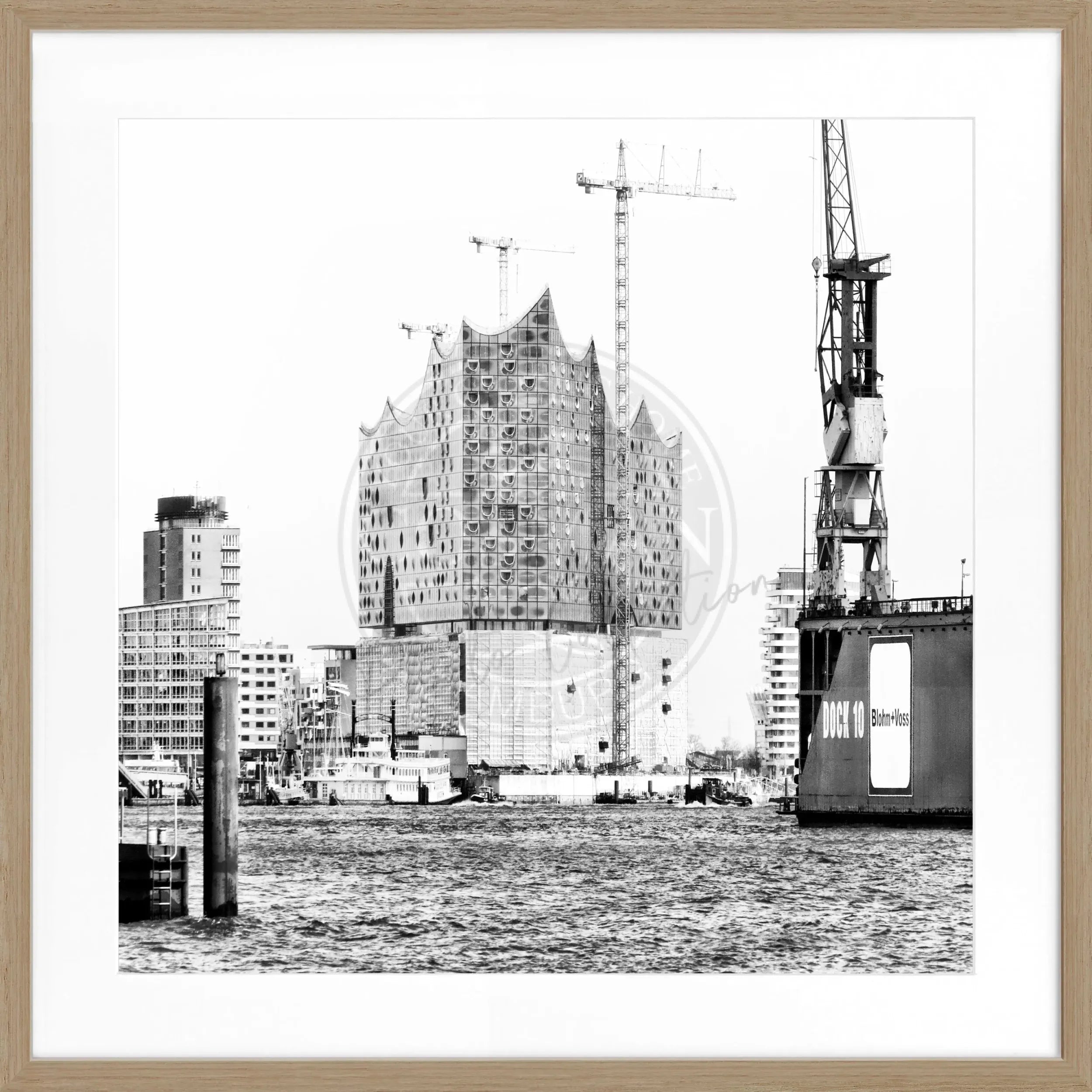 Schwarz-weiß Poster mit Rahmen von Hamburg Elphi, quadratisch 55x55cm, von Cosman-Photocollection, detailreiche Stadtansicht