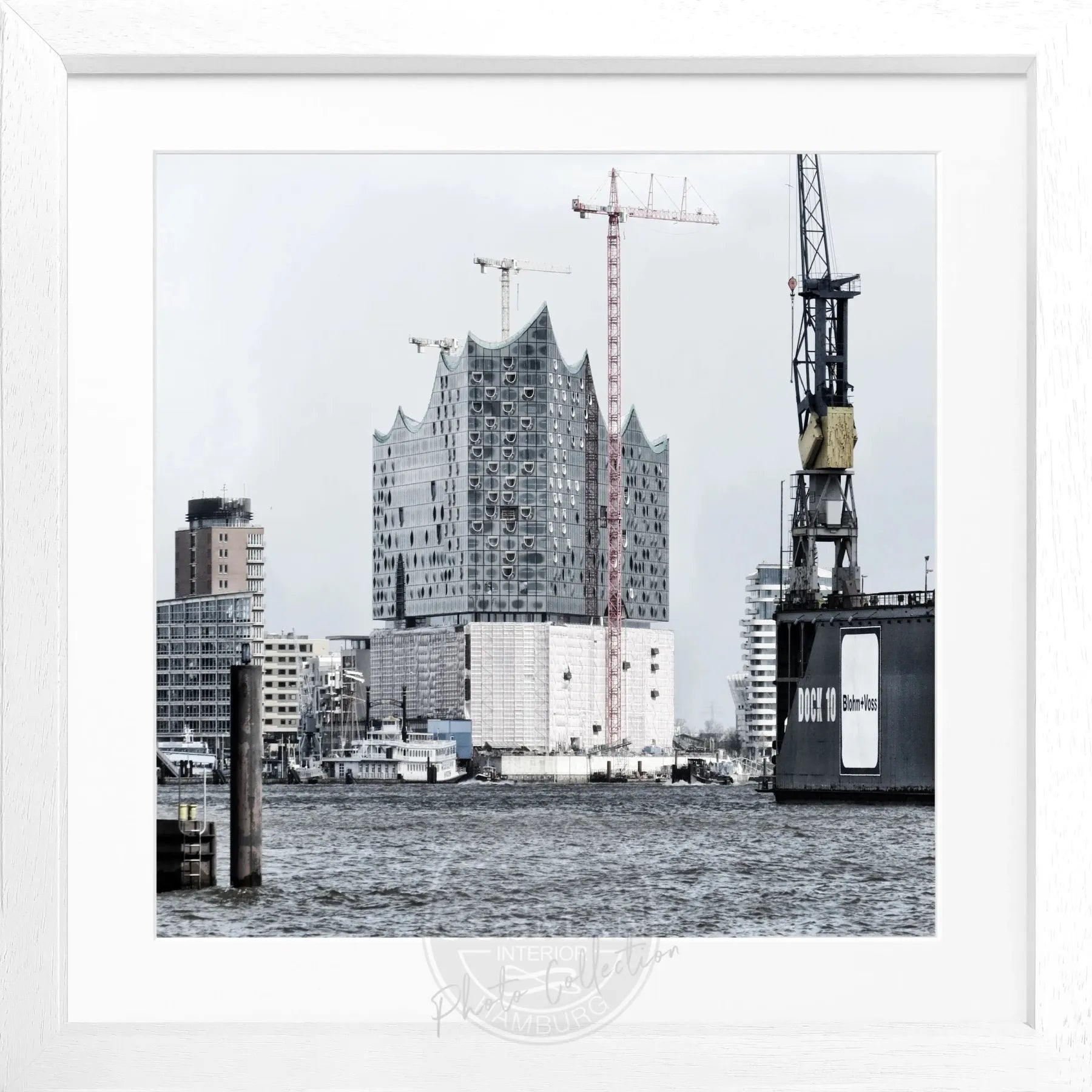 Schwarz-weiß Poster mit Rahmen Hamburg Elphi, von Cosman-Photocollection, quadratisches Format 55x55cm, Stadtansicht in Schwarz-Weiß