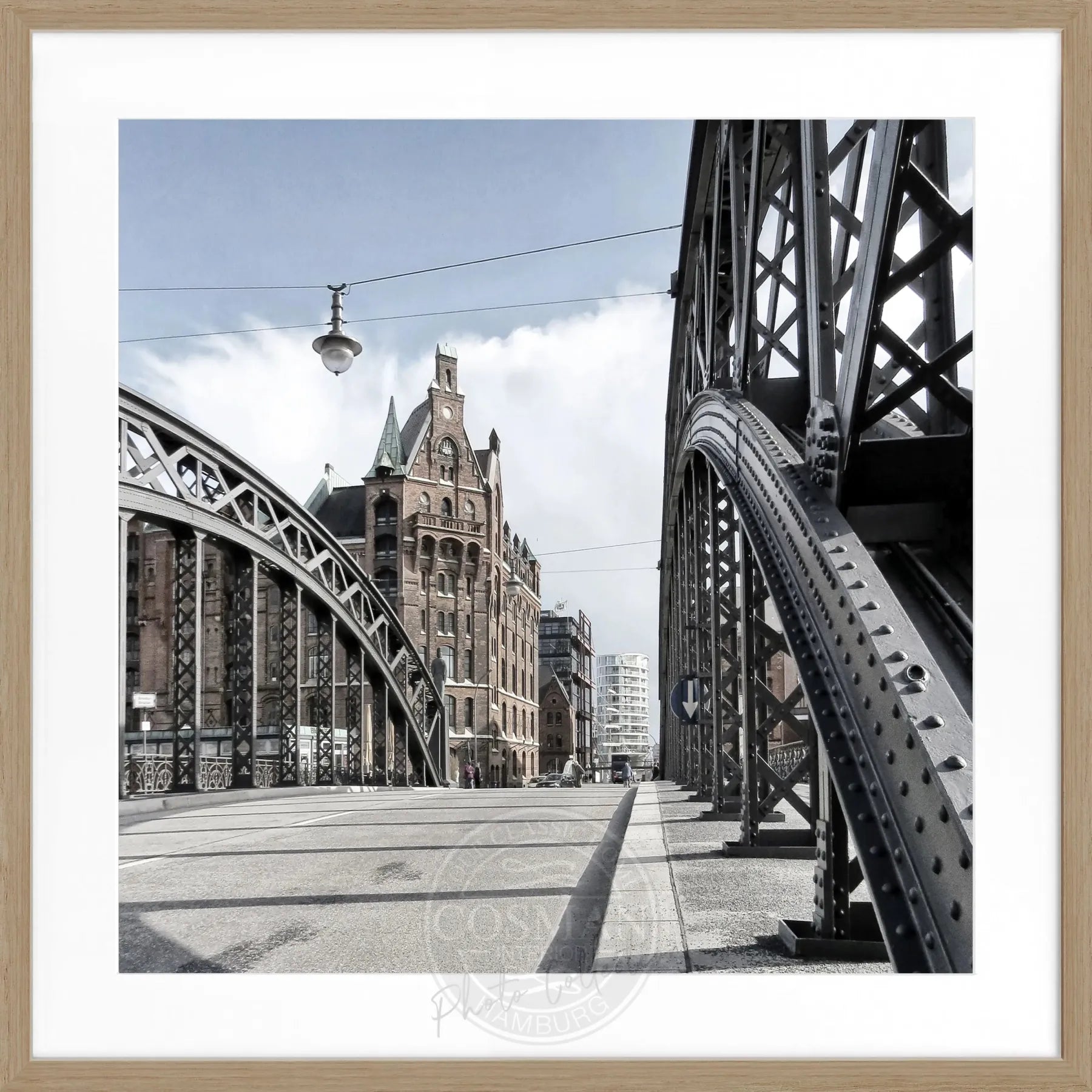Schwarz-weiß Poster mit Rahmen von Hamburg Speicherstadt, quadratisches Fotomotiv, 55x55cm, von Cosman-Photocollection
