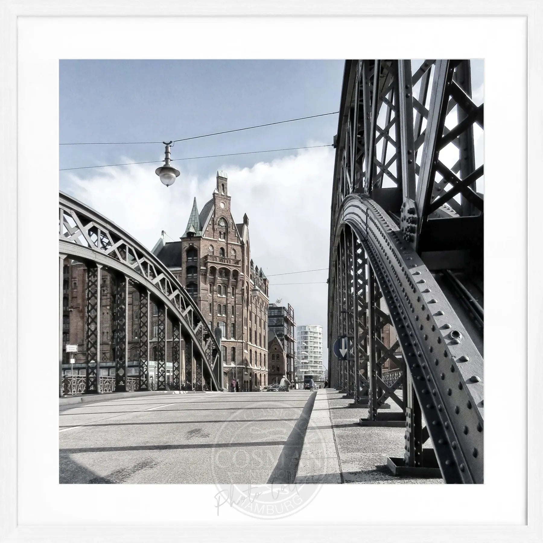 Schwarz-weiß Poster der Hamburger Speicherstadt im schwarzen Rahmen, quadratisch, von Cosman-Photocollection, 55x55 cm