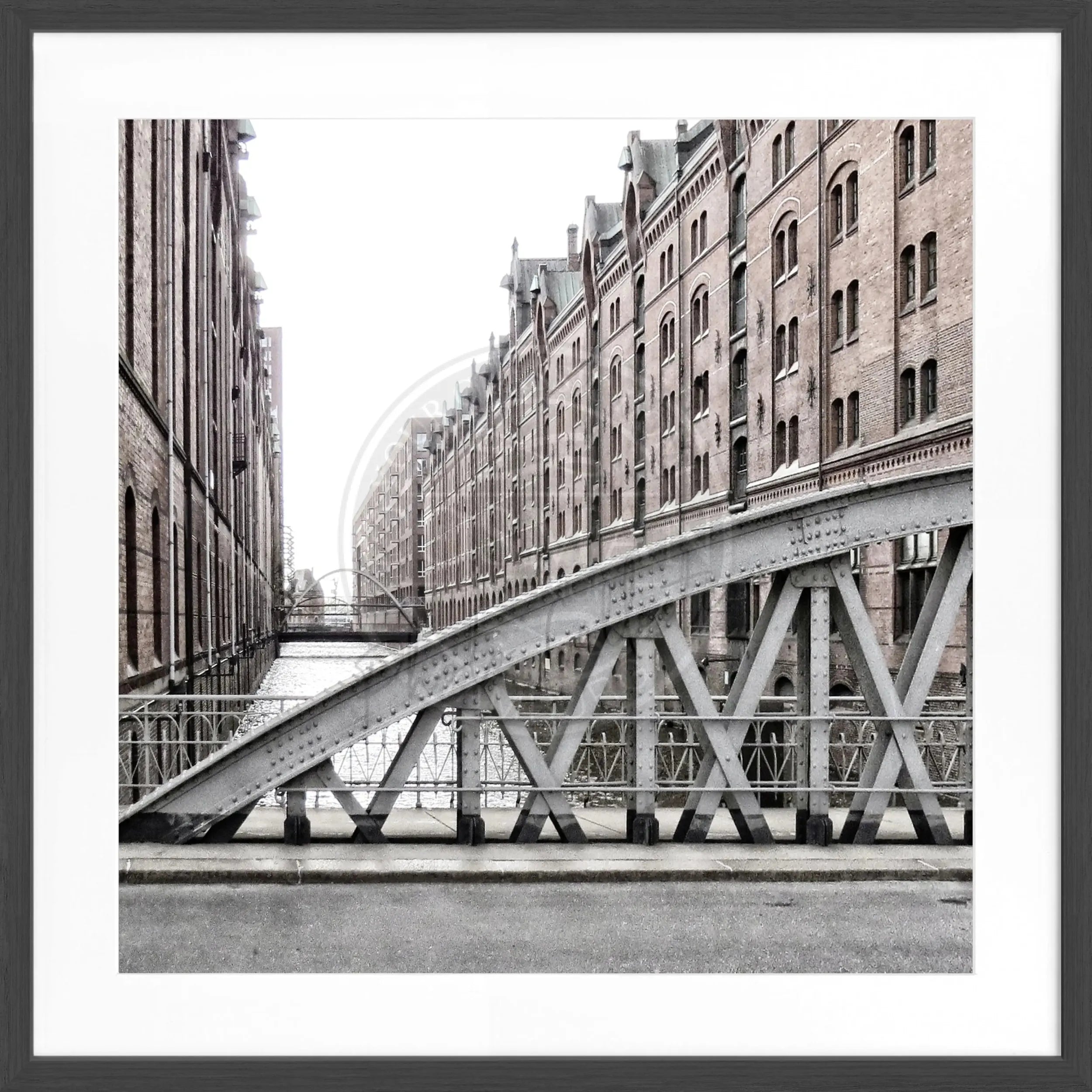 Schwarz-weiß Poster mit Rahmen von Cosman-Photocollection, Hamburg Speicherstadt, quadratisch, 55x55cm, urbanes Stadtmotiv