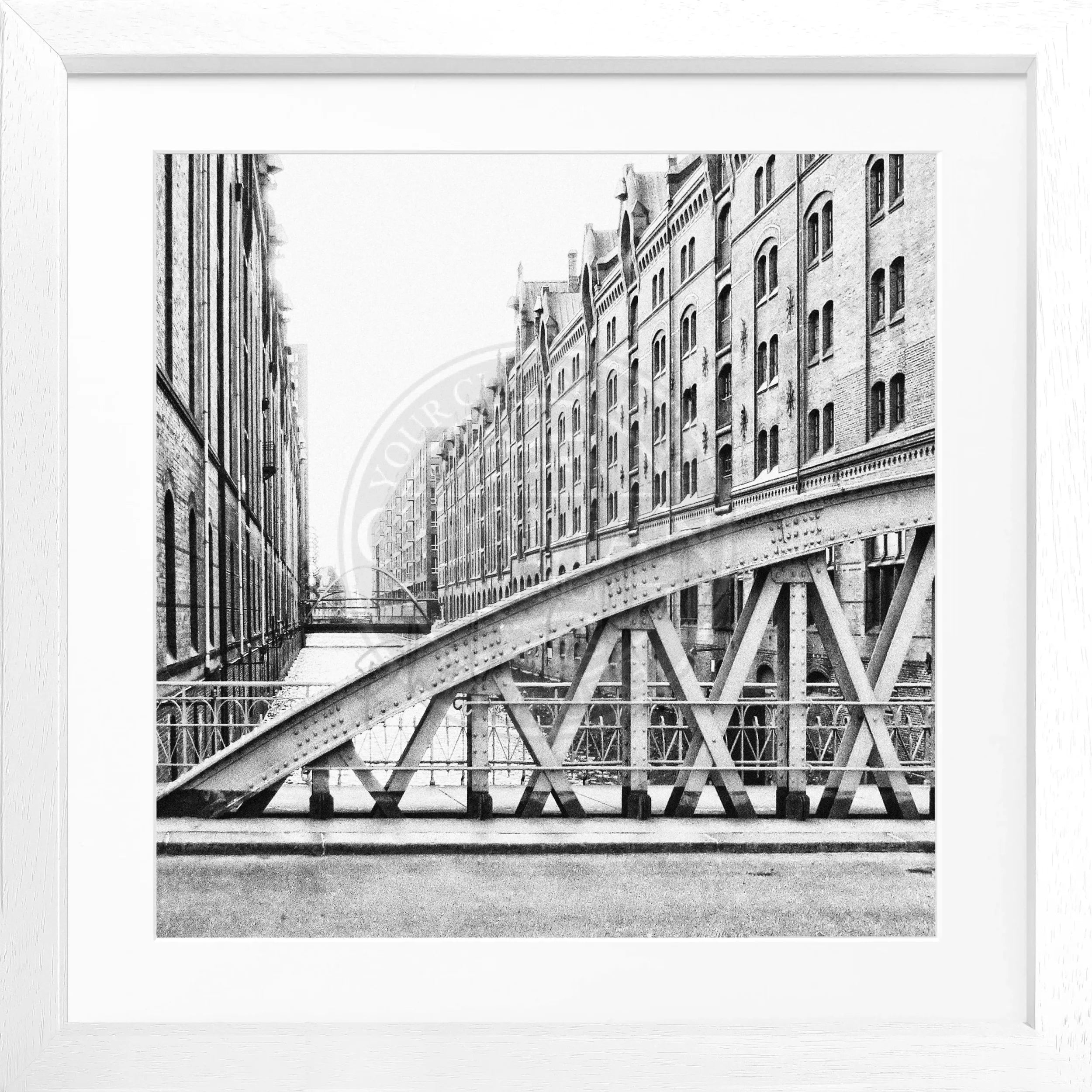 Schwarz-weiß Poster der Hamburger Speicherstadt mit Rahmen, von Cosman-Photocollection, quadratisch 55x55 cm, modernes Wandbild