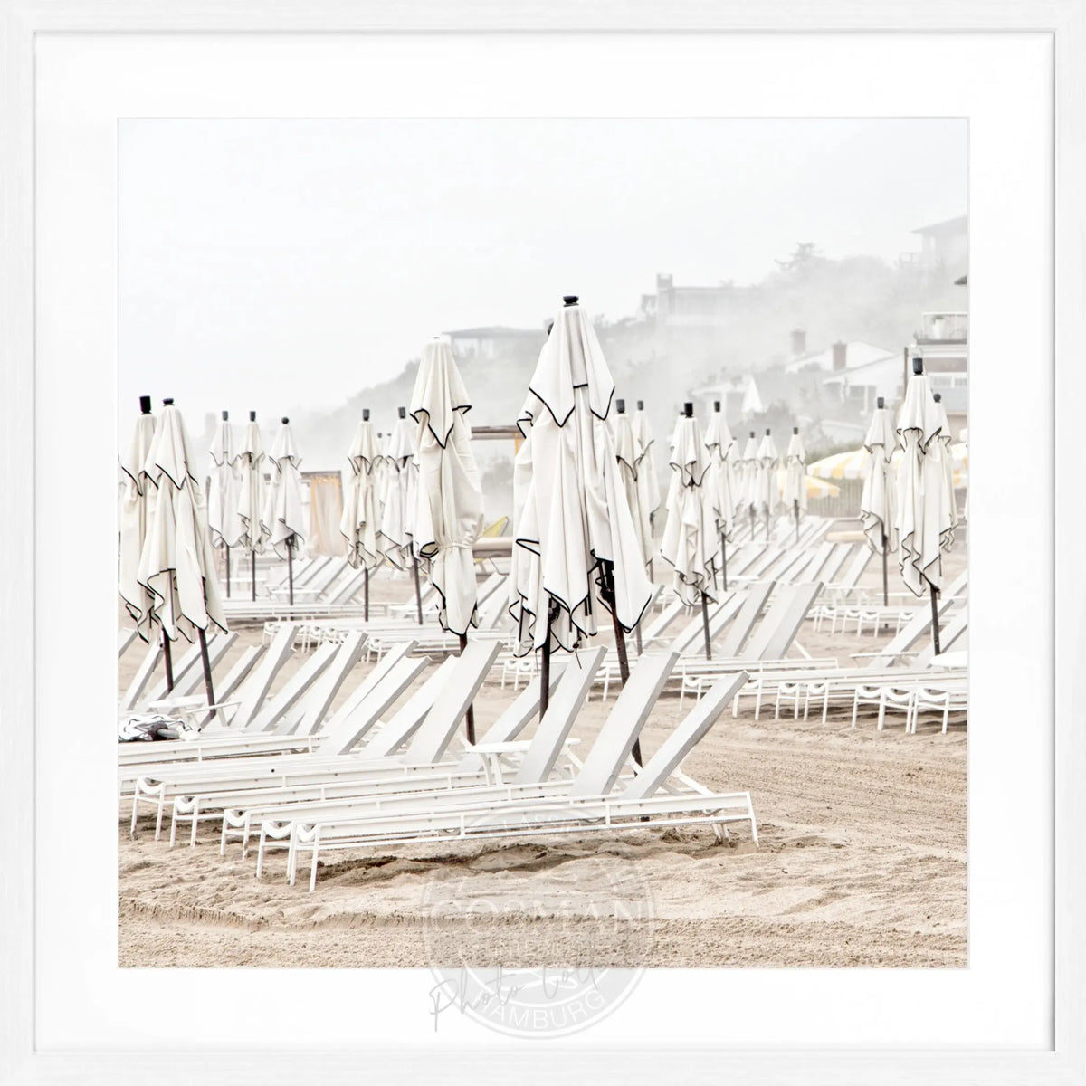 Schwarz-weiß Poster mit Rahmen, Hamptons Long Island Beach, Cosman-Photocollection, quadratisch 55x55cm, Meeresmotiv