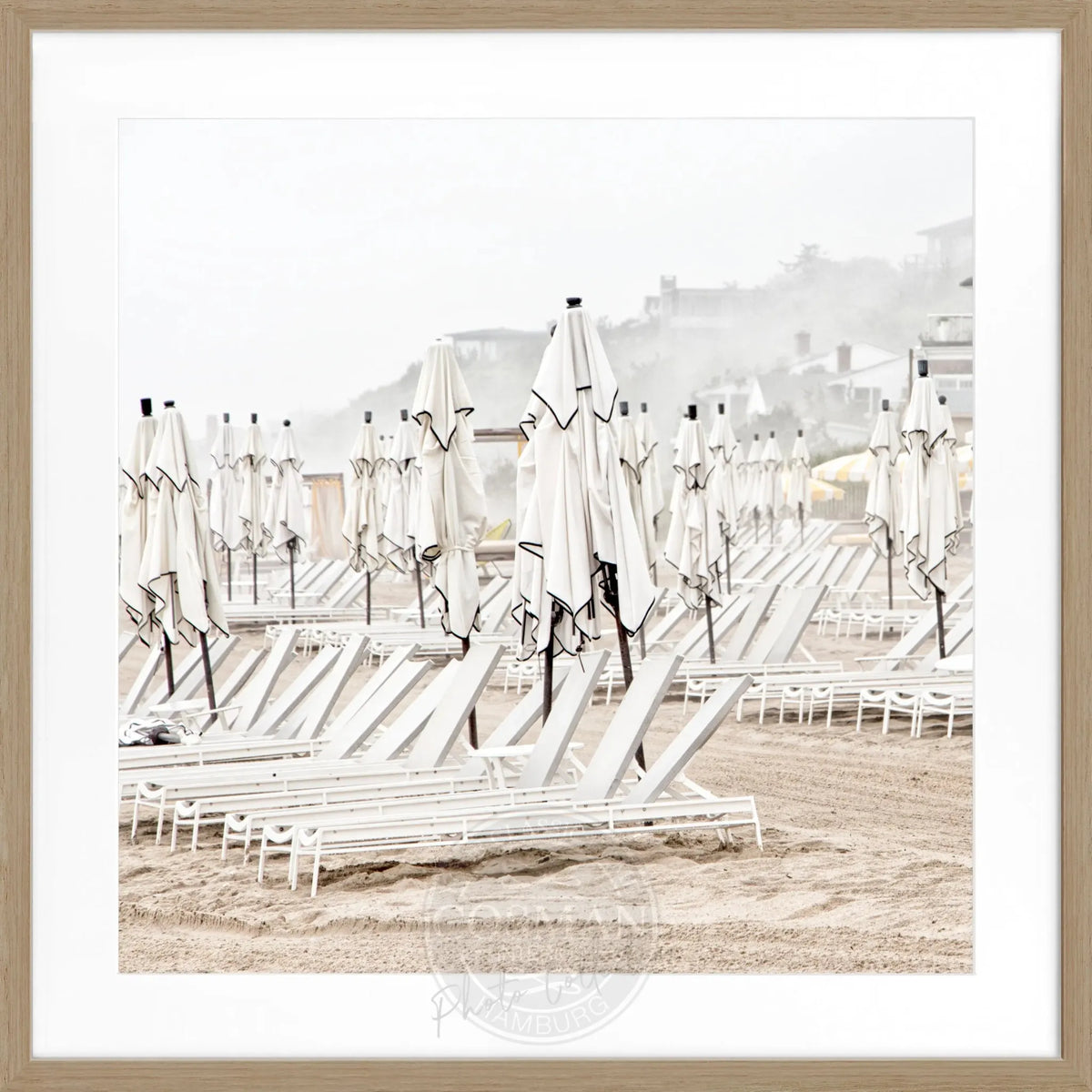 Schwarz-weiß Poster mit Rahmen, Hamptons Long Island Beach Motiv, von Cosman-Photocollection, quadratisch 55x55 cm