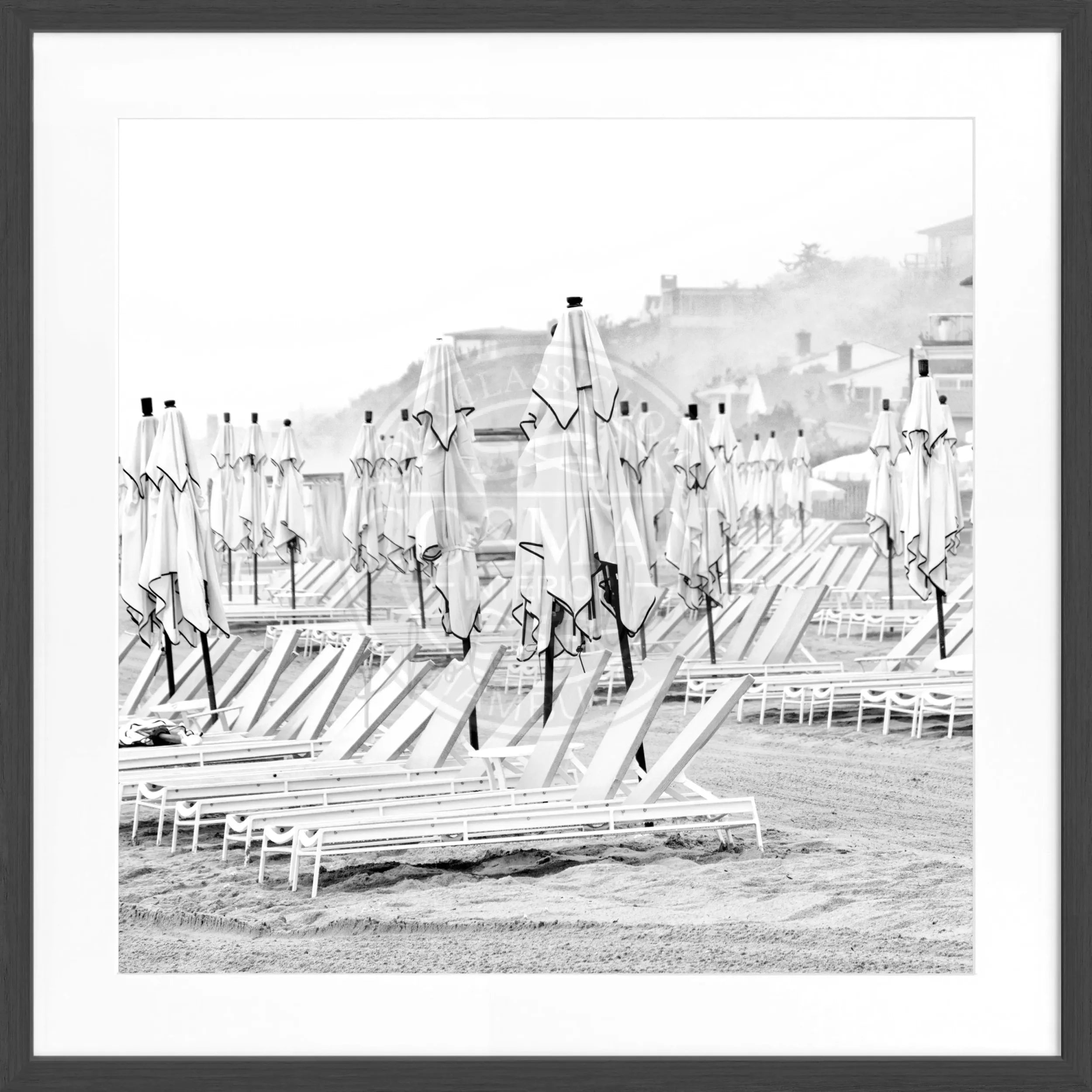 Schwarz-weiß Poster mit Rahmen, Hamptons Long Island Strandmotiv, von Cosman-Photocollection, quadratisch 55x55 cm