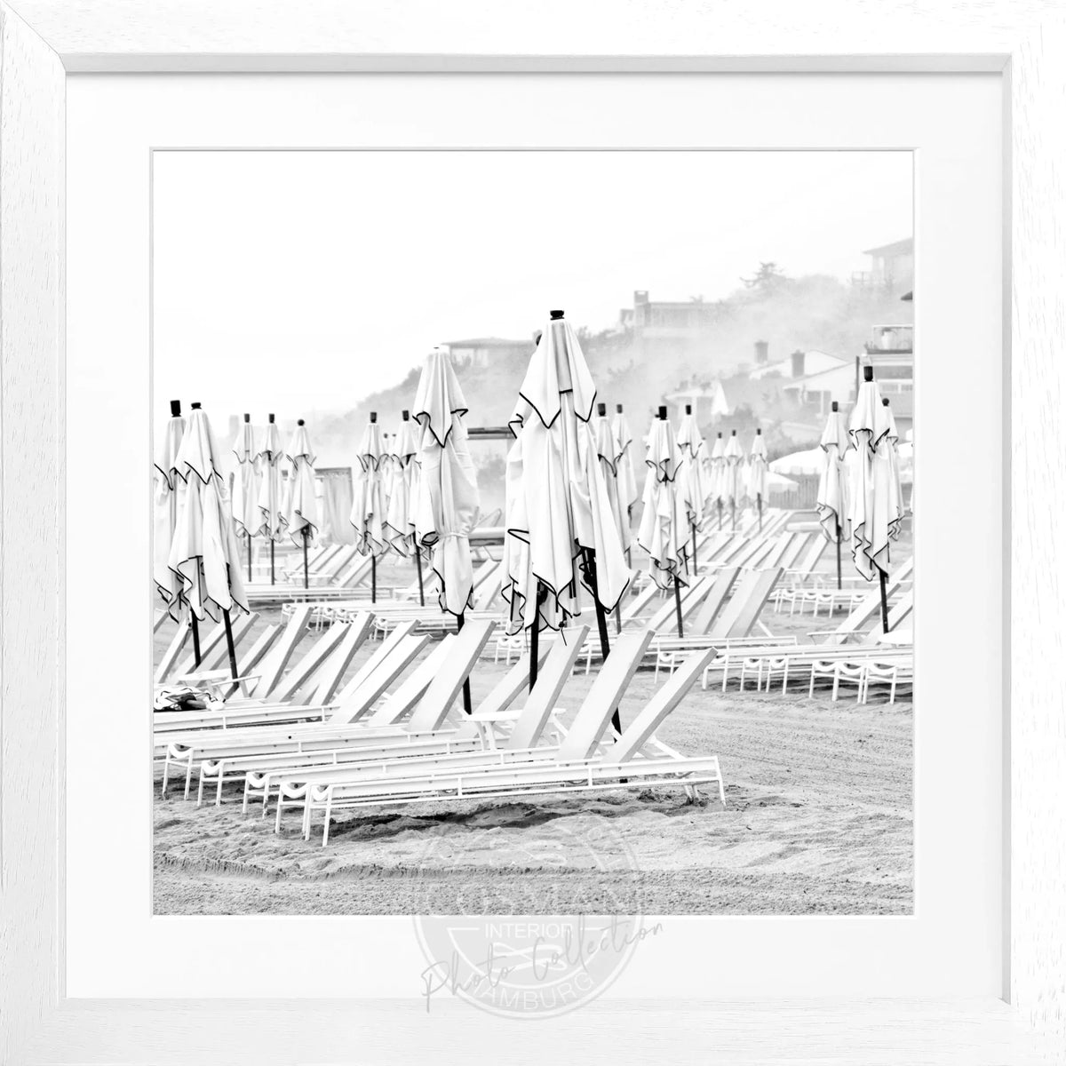 Schwarz-weiß Poster mit Rahmen, Hamptons Long Island Beach Motiv, 55x55cm, von Cosman-Photocollection.
