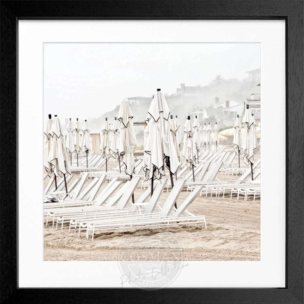 Schwarz-weiß Poster mit Rahmen, Hamptons Long Island ‚Beach‘, quadratisch, 55x55cm, von Cosman-Photocollection