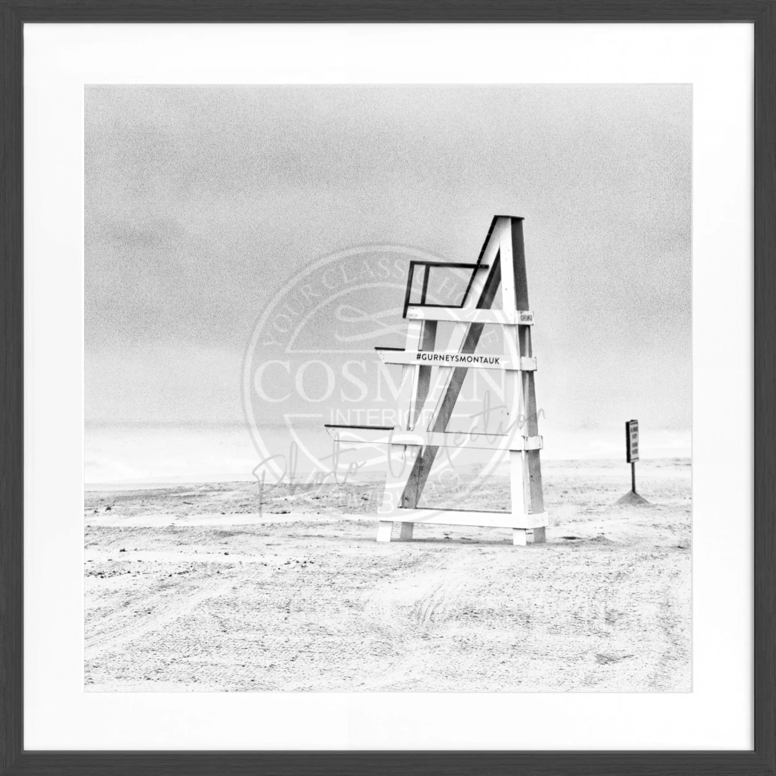Schwarz-weißer Poster mit Rahmen, Hamptons Long Island Beach Motiv, quadratisch, 55x55cm, von Cosman-Photocollection