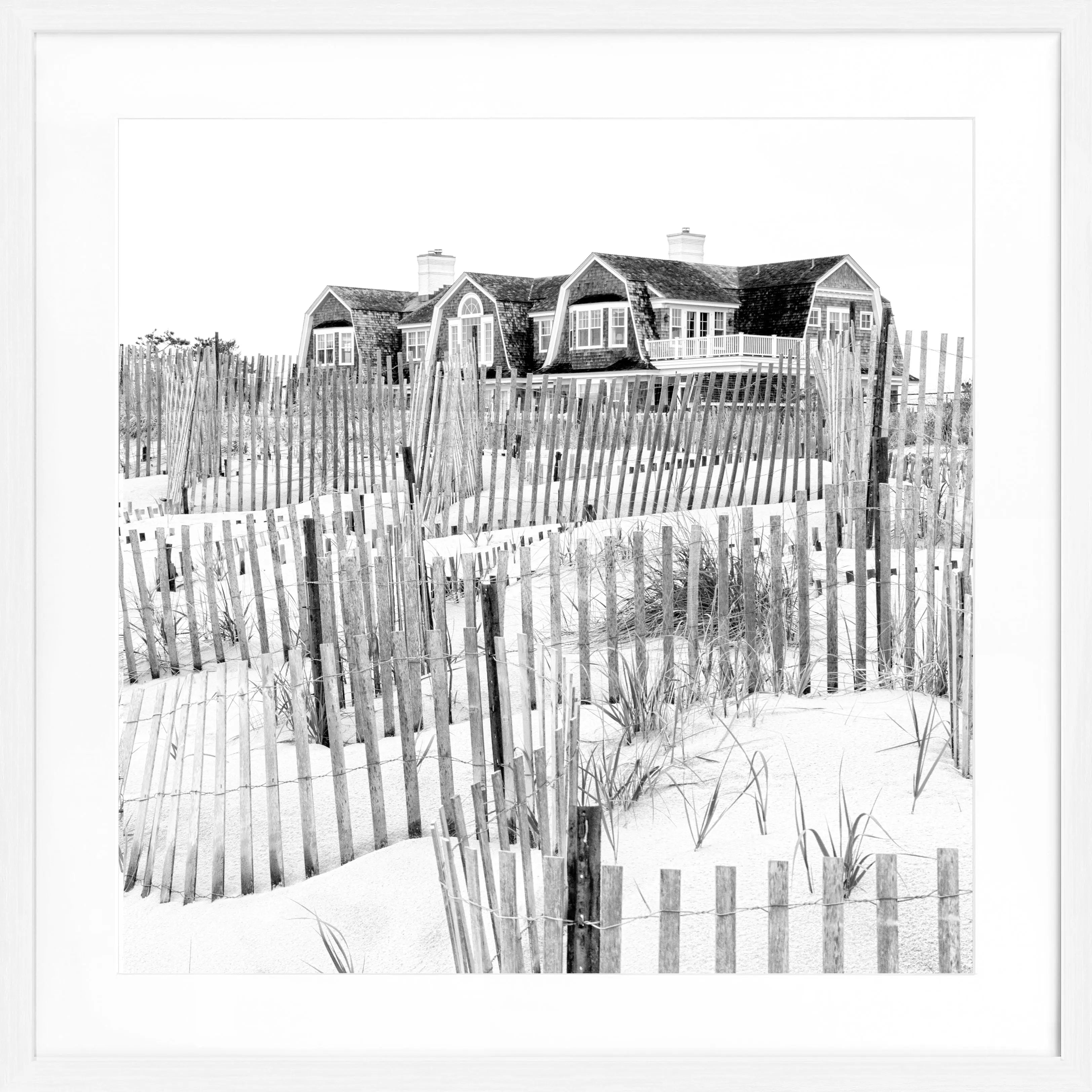 Schwarz-weiß Poster mit Rahmen, Hamptons Long Island Beach House, Cosman-Photocollection, quadratisches 55x55cm Wandbild