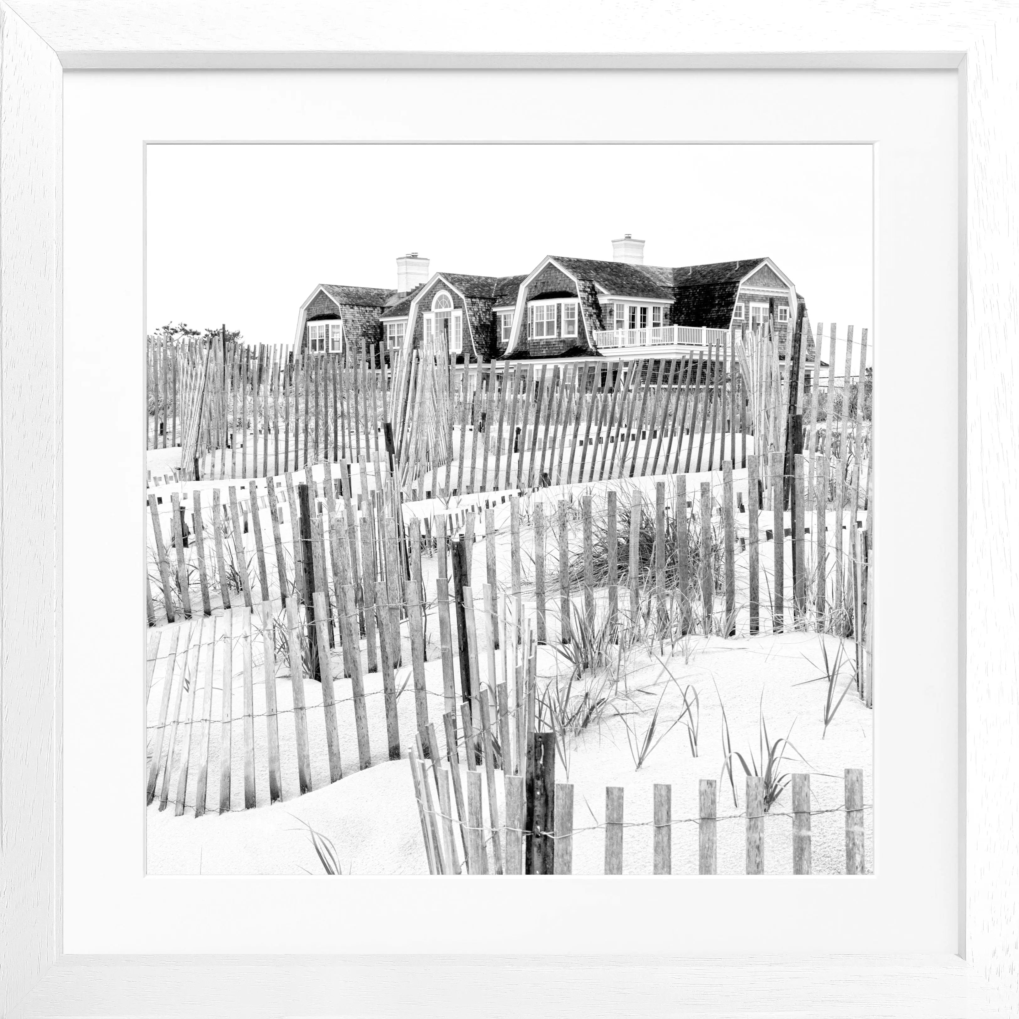 Schwarz-weiß Poster mit Rahmen, Hamptons Long Island Beach House Motiv, quadratisch 55x55cm von Cosman-Photocollection