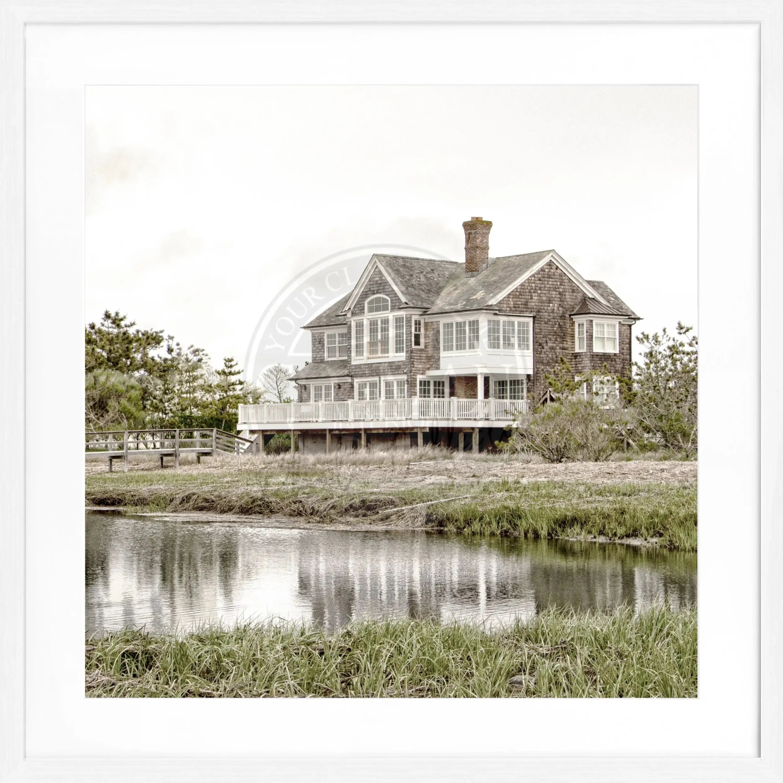 Schwarz-weiß Poster mit Rahmen von Cosman-Photocollection, Hamptons Long Island Beach House, quadratisches Wandbild, 55x55 cm