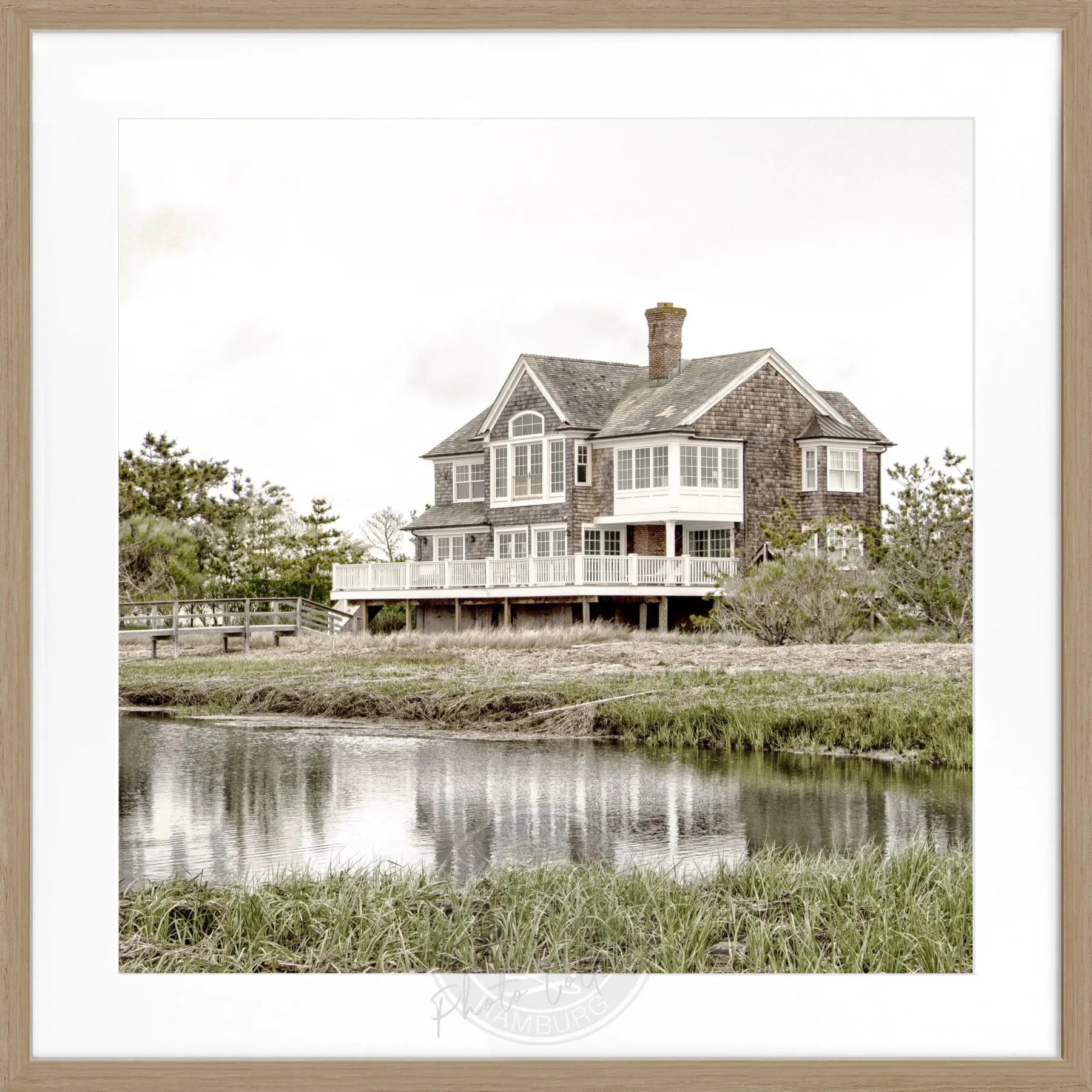 Schwarz-weiß Poster mit Rahmen, Hamptons Long Island „Beach House“ von Cosman-Photocollection, quadratisch, 55x55 cm