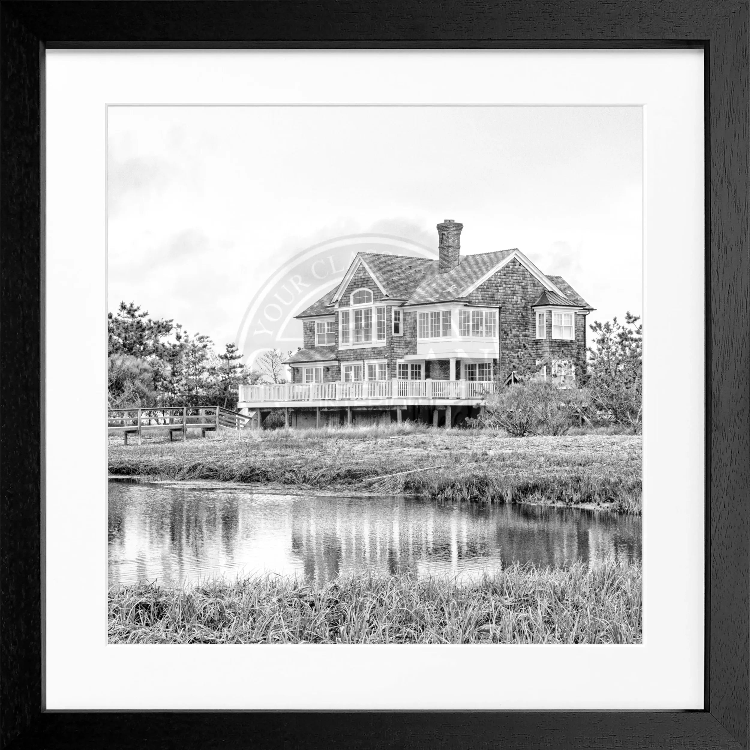 Schwarz-weiß Poster mit Rahmen, “Beach House” Hamptons Long Island, von Cosman-Photocollection, quadratisch 55x55cm.