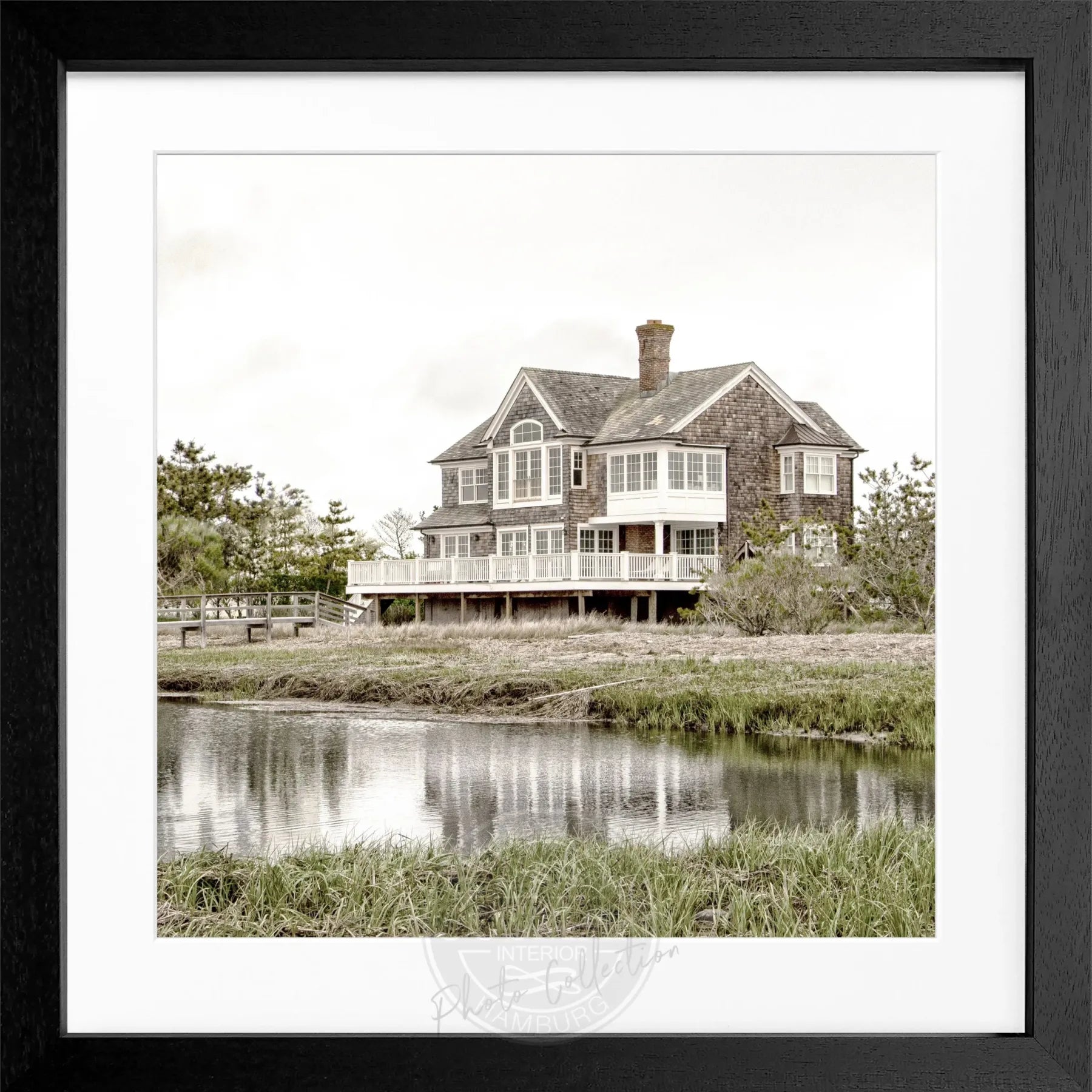 Schwarz-weiß Poster mit Rahmen, Hamptons Long Island ’Beach House’, von Cosman-Photocollection, quadratisch, 55x55cm