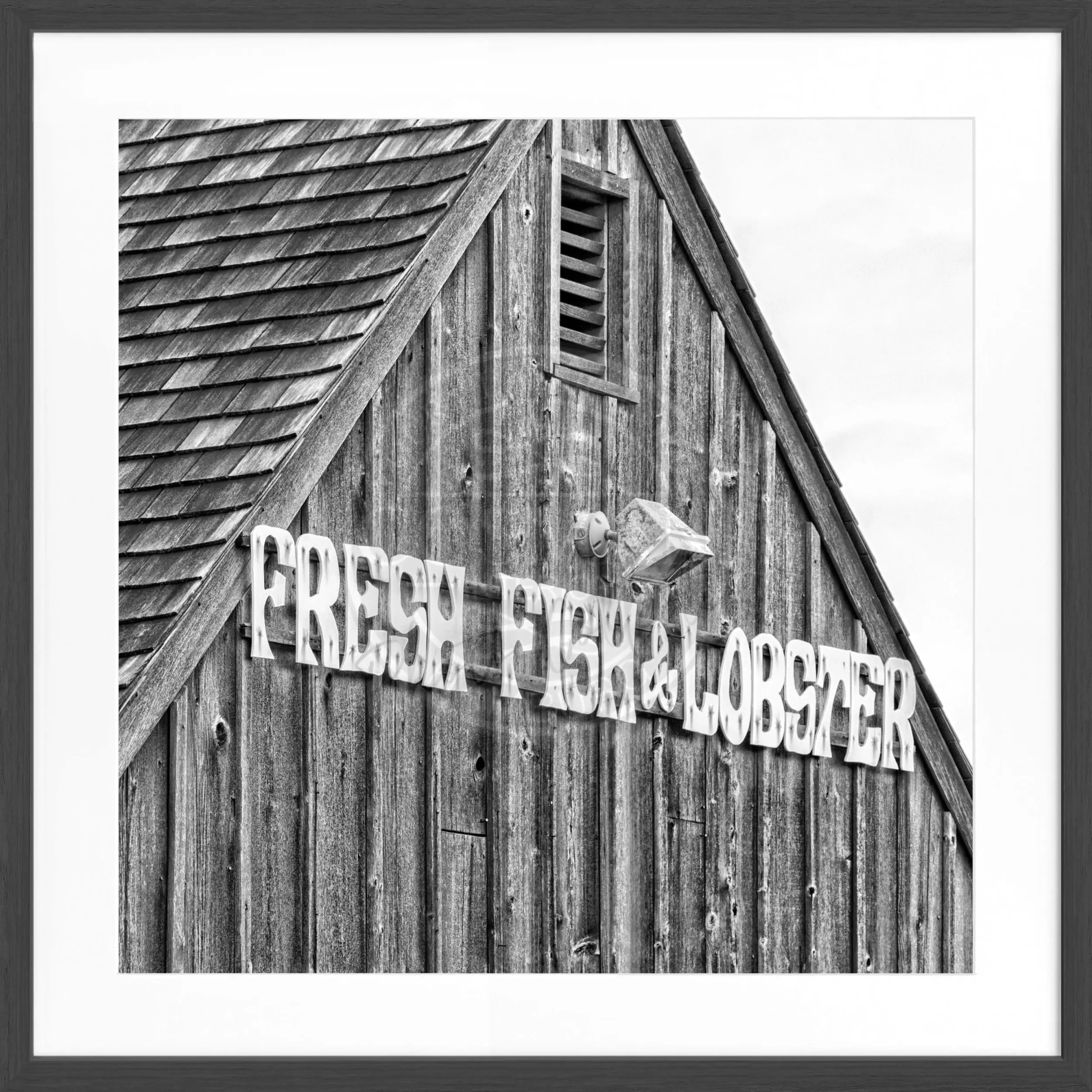 Schwarz-weiß Poster mit Rahmen, Hamptons Long Island 'Fresh Fish' von Cosman-Photocollection, quadratisch, 55x55 cm