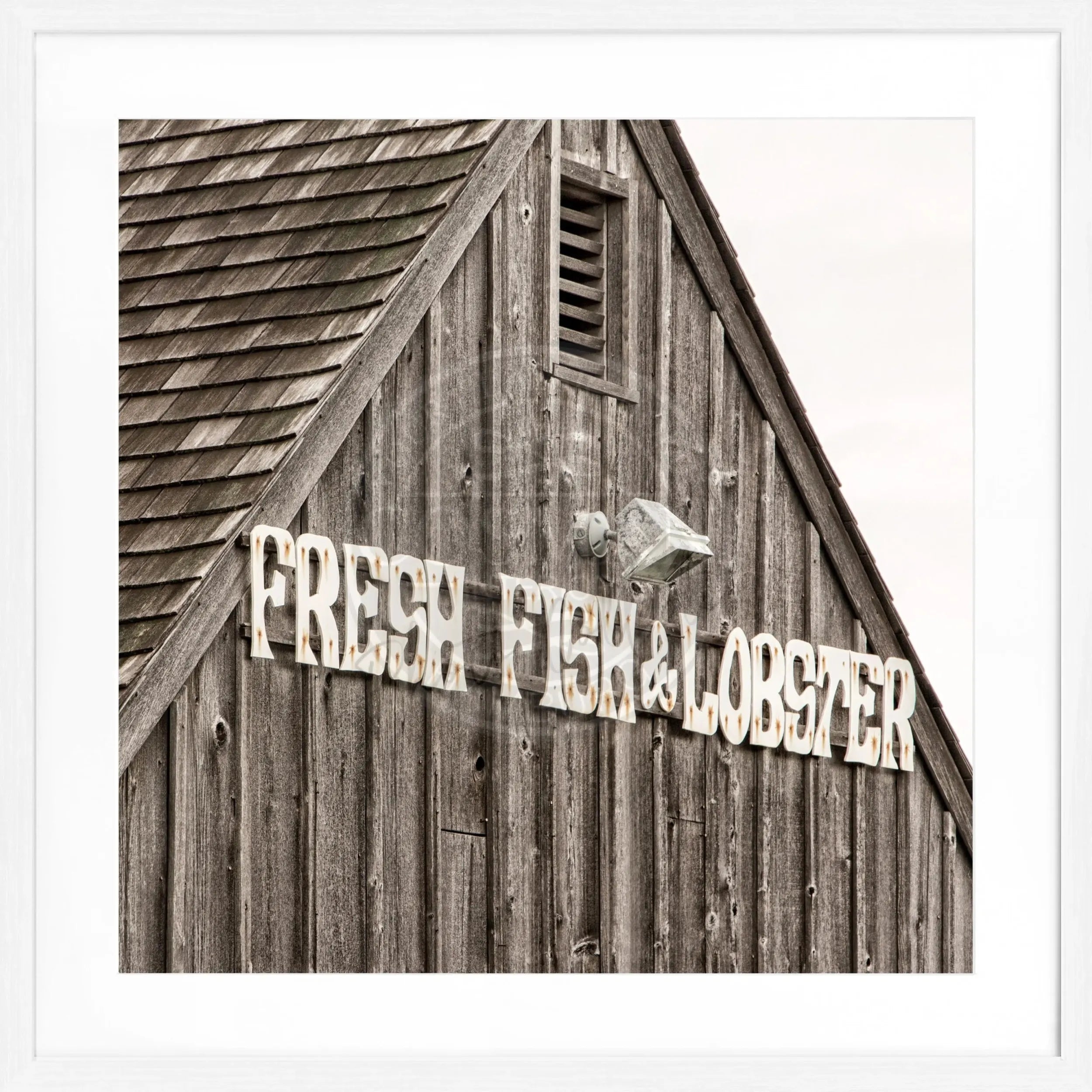 Schwarz-weiß Poster mit Rahmen, Motiv von Hamptons Long Island, 'Fresh Fish' von Cosman-Photocollection, 55x55cm quadratisch