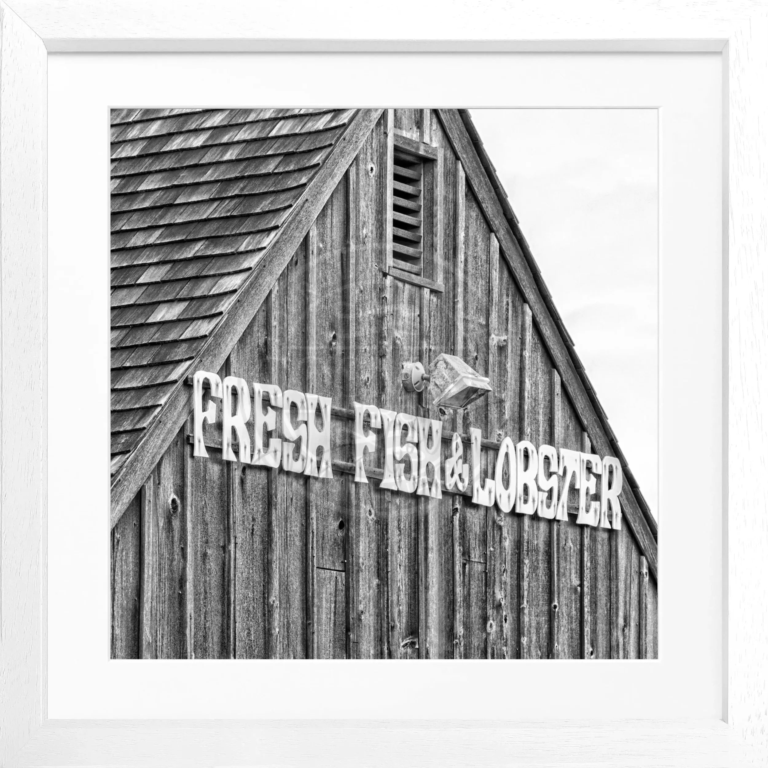 Schwarz-Weiß-Poster mit Rahmen, Hamptons Long Island 'Fresh Fish' von Cosman-Photocollection, quadratisch, 55x55 cm