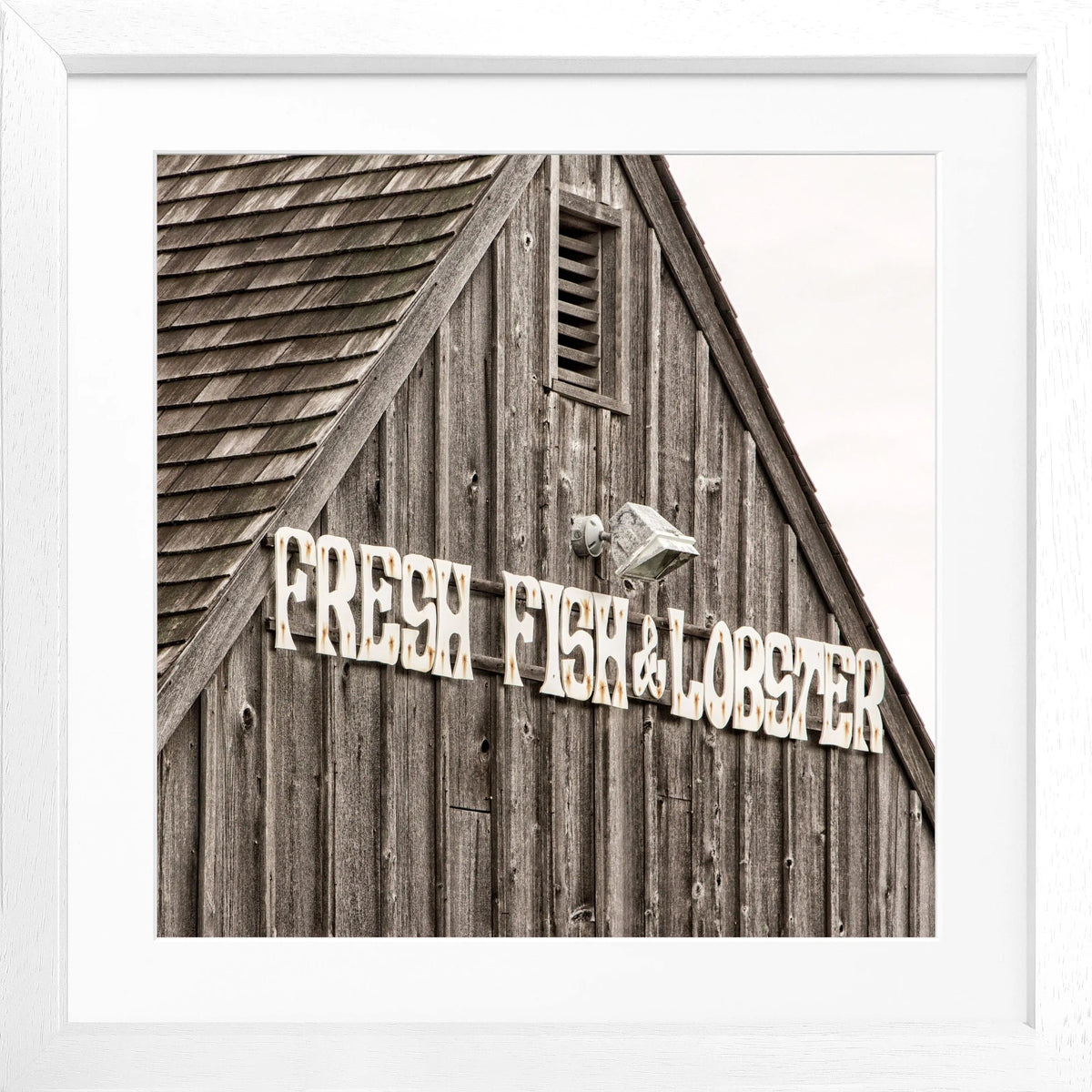 Schwarz-weiß Poster mit Rahmen, Hamptons Long Island 'Fresh Fish', von Cosman-Photocollection, quadratisch 55x55cm.