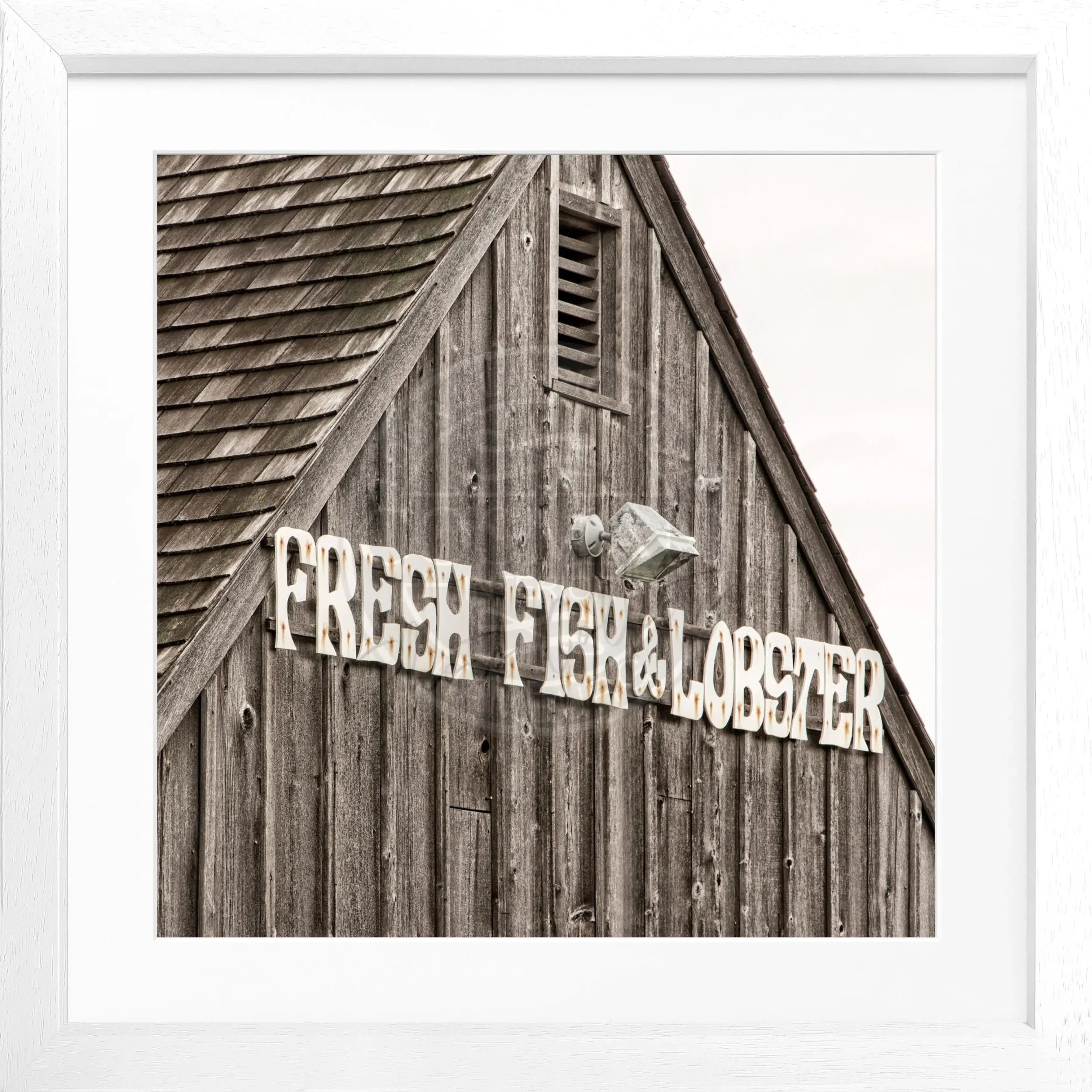 Schwarz-weiß Poster mit Rahmen, Hamptons Long Island 'Fresh Fish', von Cosman-Photocollection, quadratisch 55x55cm.