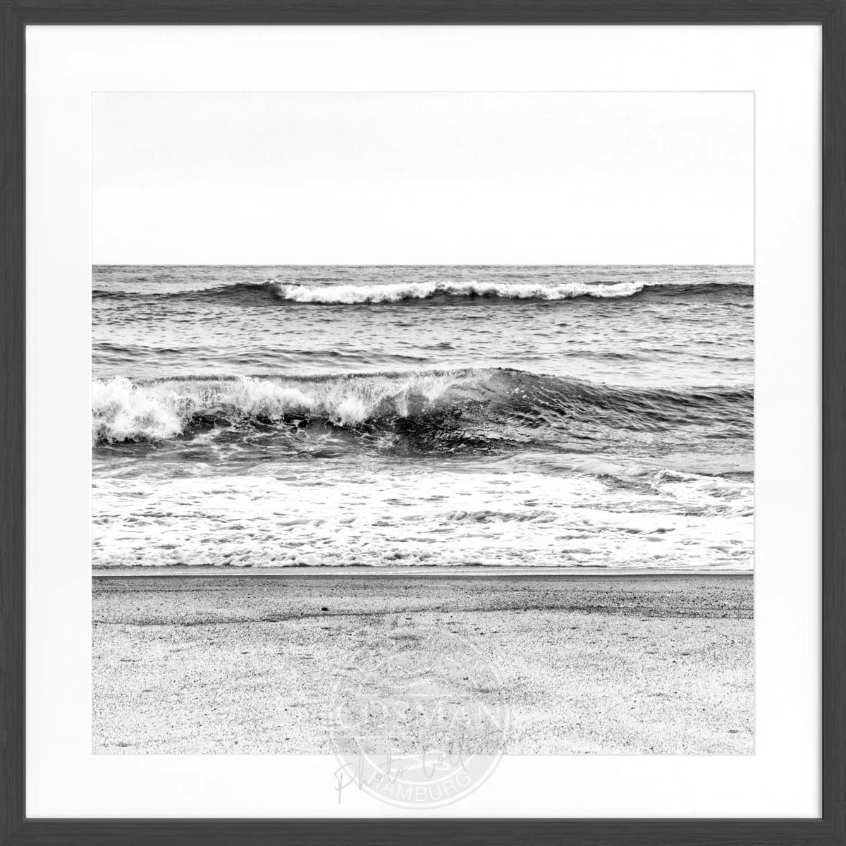 Schwarz-weiß Poster mit Rahmen, Hamptons Long Island ’Ocean’ von Cosman-Photocollection, quadratisch 55x55cm, maritime Motiv