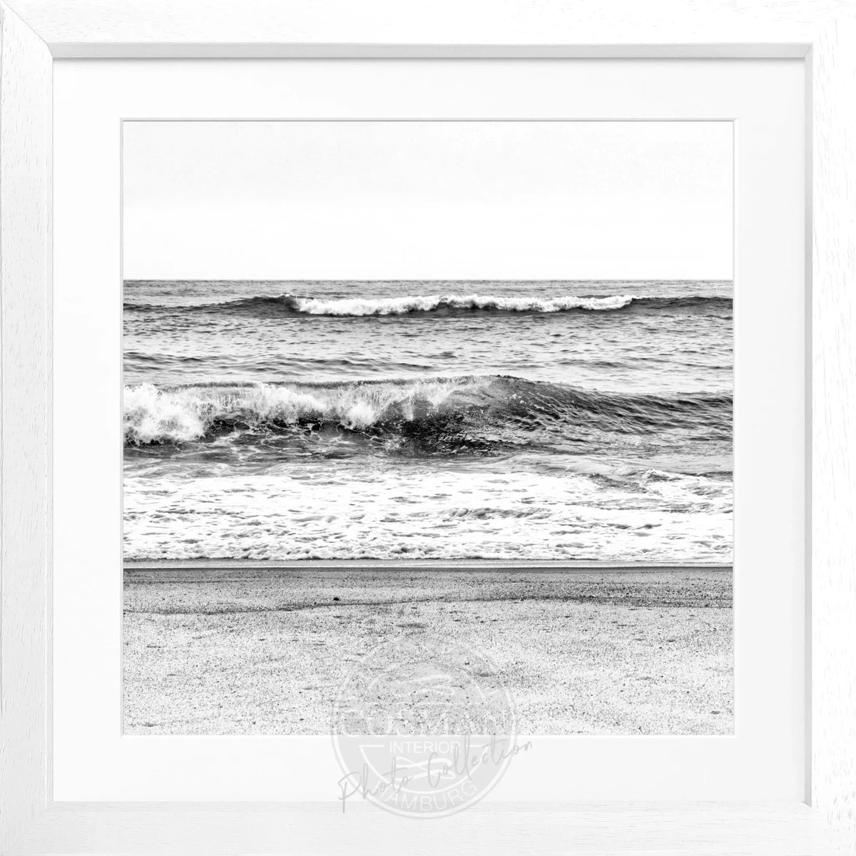 Schwarz-weiß Poster mit Rahmen von Cosman-Photocollection, Hamptons Long Island ’Ocean’ im quadratischen Format 55x55cm