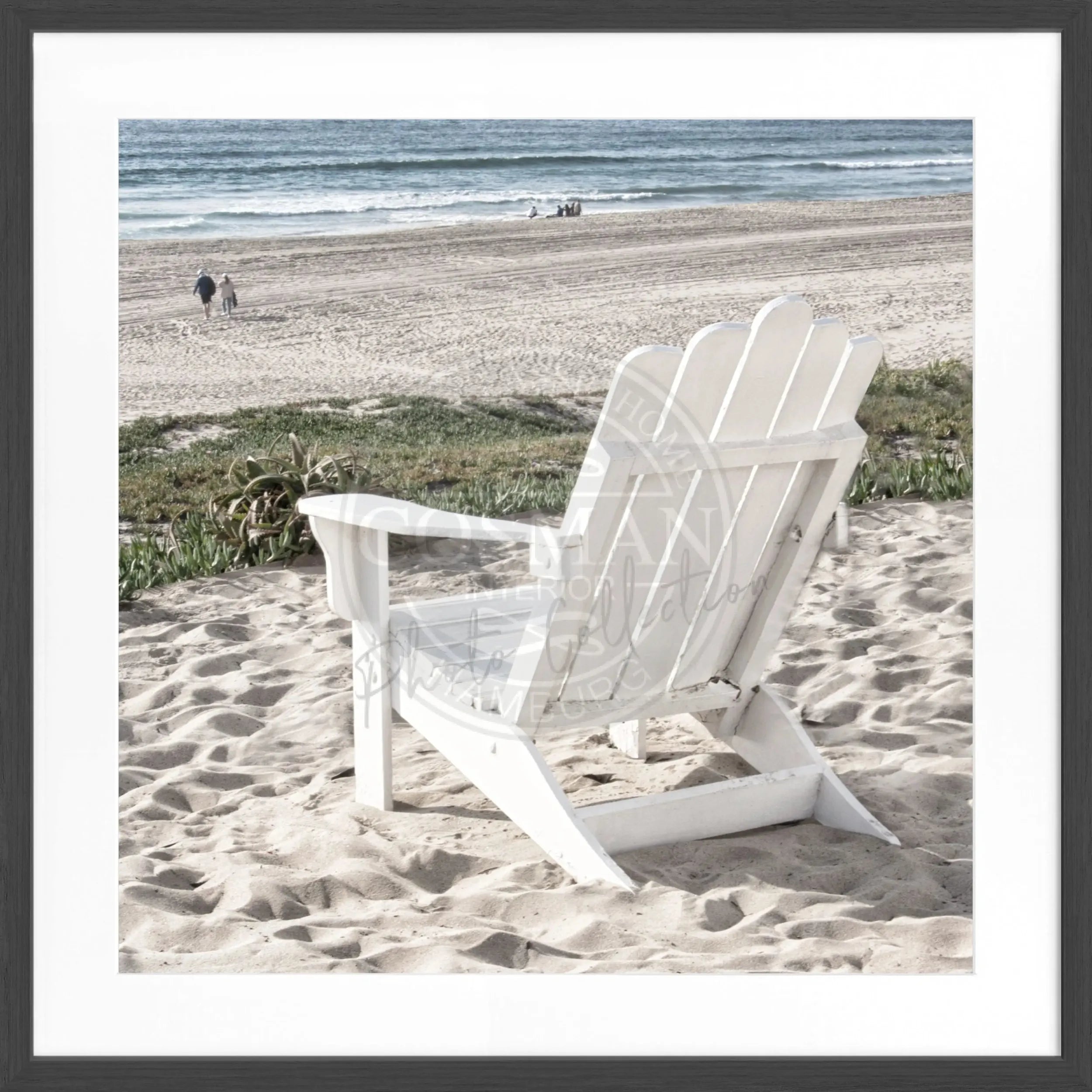 Schwarz-weißes Poster mit Rahmen, Kalifornien Motiv 'Deckchair' von Cosman-Photocollection, quadratisch 55x55cm.