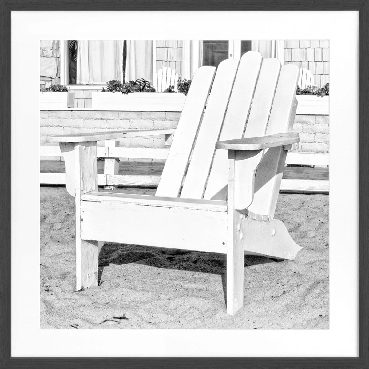 Schwarz-weißes Poster mit Rahmen von Cosman-Photocollection, Kalifornien Deckchair, quadratisches Format 55x55 cm, stilvolles Wandbild