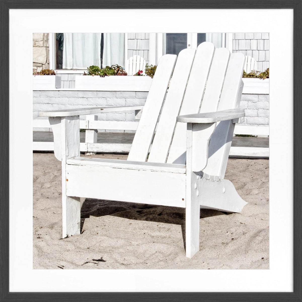 Schwarz-weiß Poster mit Rahmen, Kalifornien 'Deckchair' Motiv, quadratisch 55x55cm, von Cosman-Photocollection