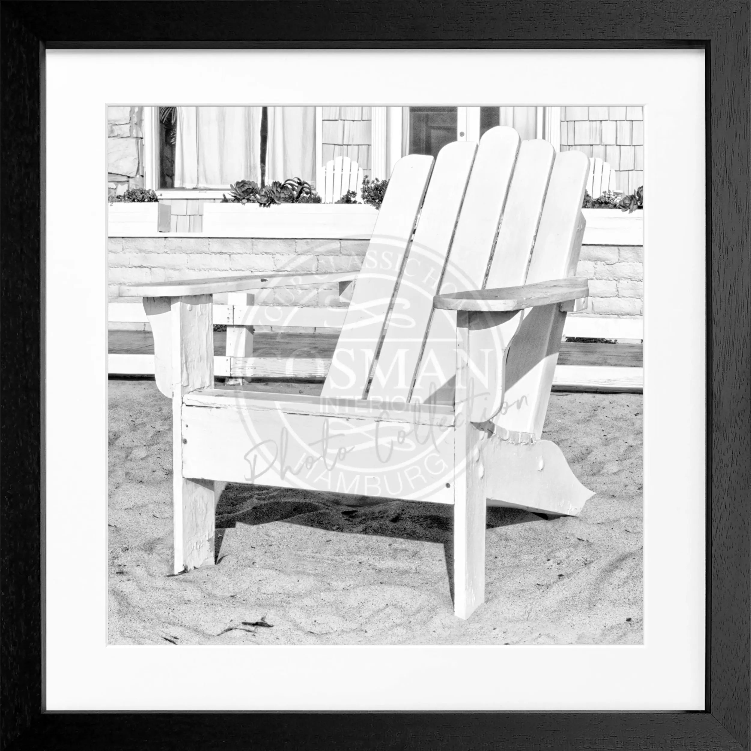 Schwarz-weißes Poster mit Rahmen von Cosman-Photocollection, Kalifornien-Deckchair-Motiv, quadratisch, 55x55 cm, Wanddekoration