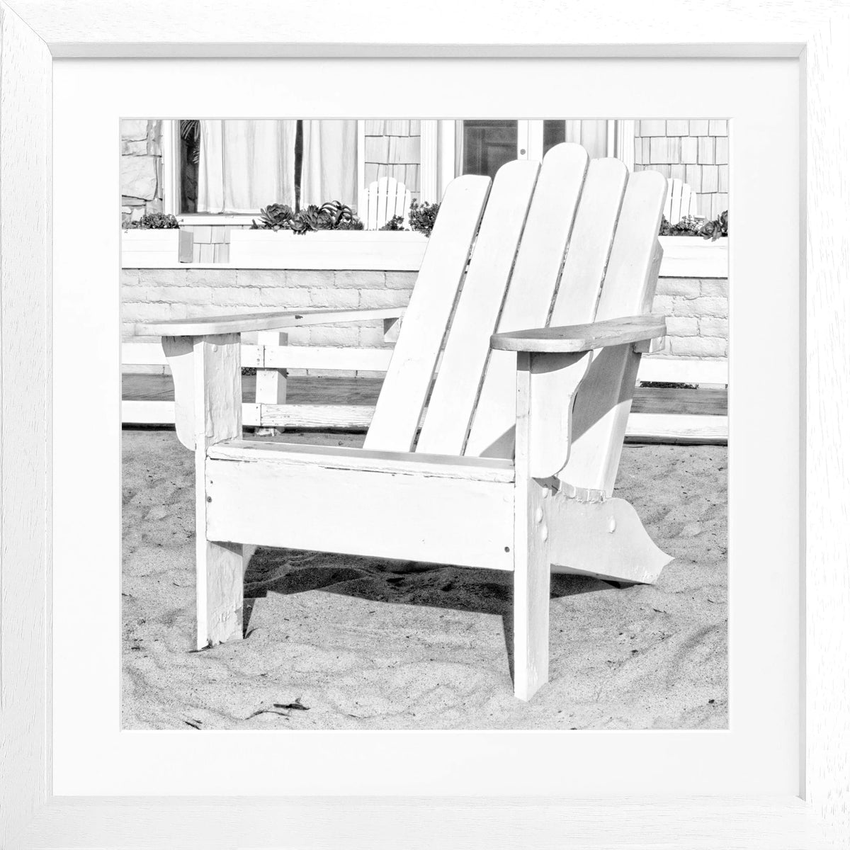Schwarz-weißes Poster mit Rahmen, Kalifornien Motiv 'Deckchair', quadratisch, 55x55 cm, von Cosman-Photocollection
