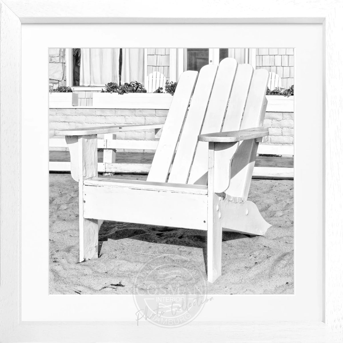 Schwarz-weißes Poster mit Rahmen, Kalifornien Motiv 'Deckchair', quadratisch, 55x55 cm, von Cosman-Photocollection
