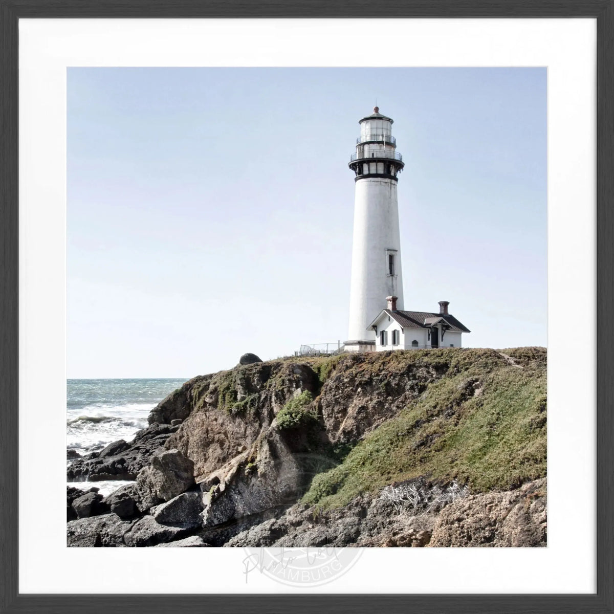 Schwarz-weiß Poster mit Rahmen von Kalifornien, Lighthouse Pigeon Point, von Cosman-Photocollection, quadratisch, 55x55 cm